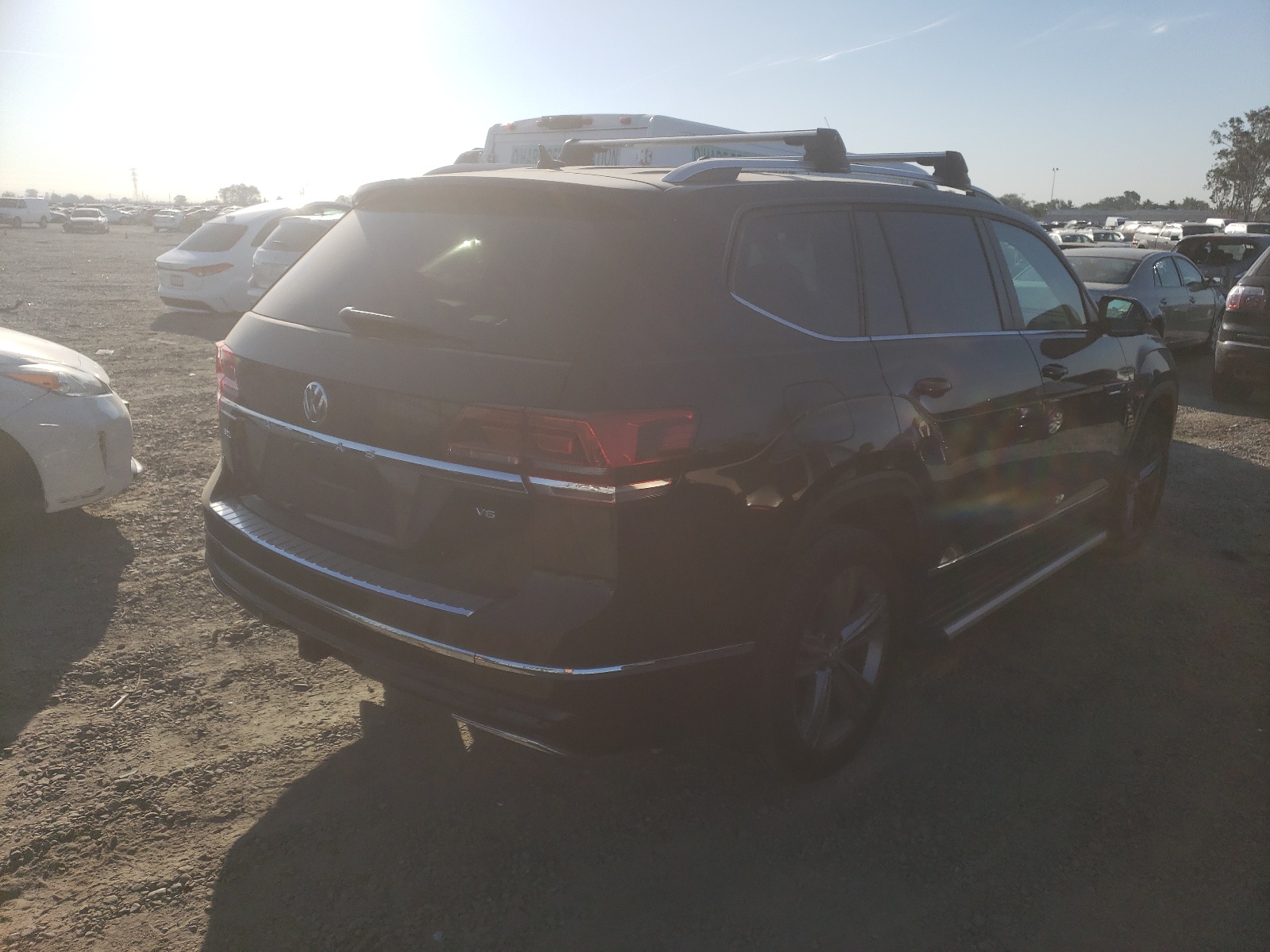Photo 4 from auction – 2018 VOLKSWAGEN ATLAS SEL with VIN 1V2RR2CA5JC562035
