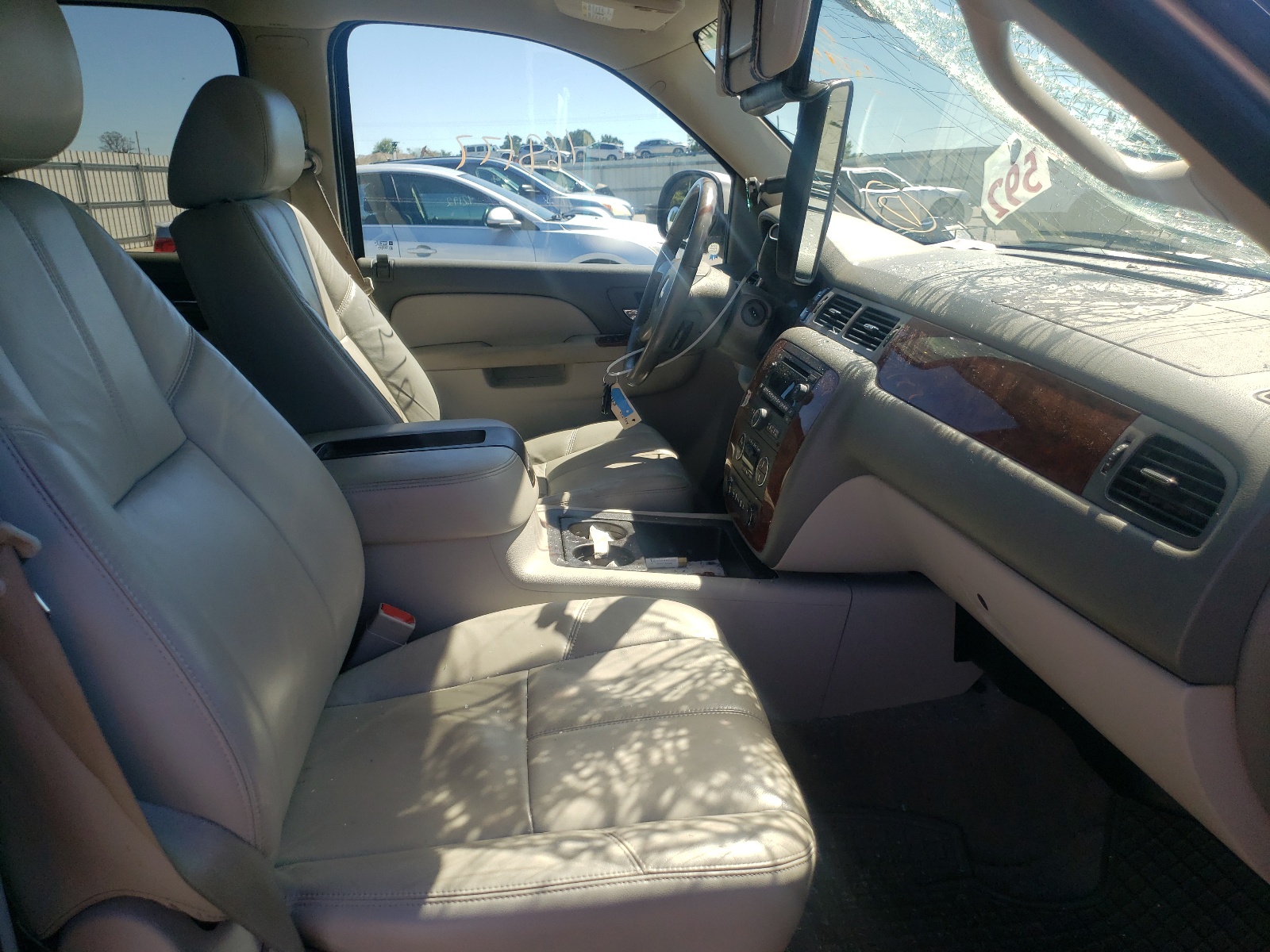 Photo 5 from auction – 2011 CHEVROLET SUBURBAN C with VIN 1GNSCJE00BR219223
