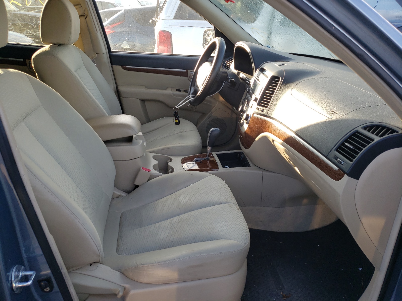 Photo 5 from auction – 2009 HYUNDAI SANTA FE G with VIN 5NMSG13D19H327125