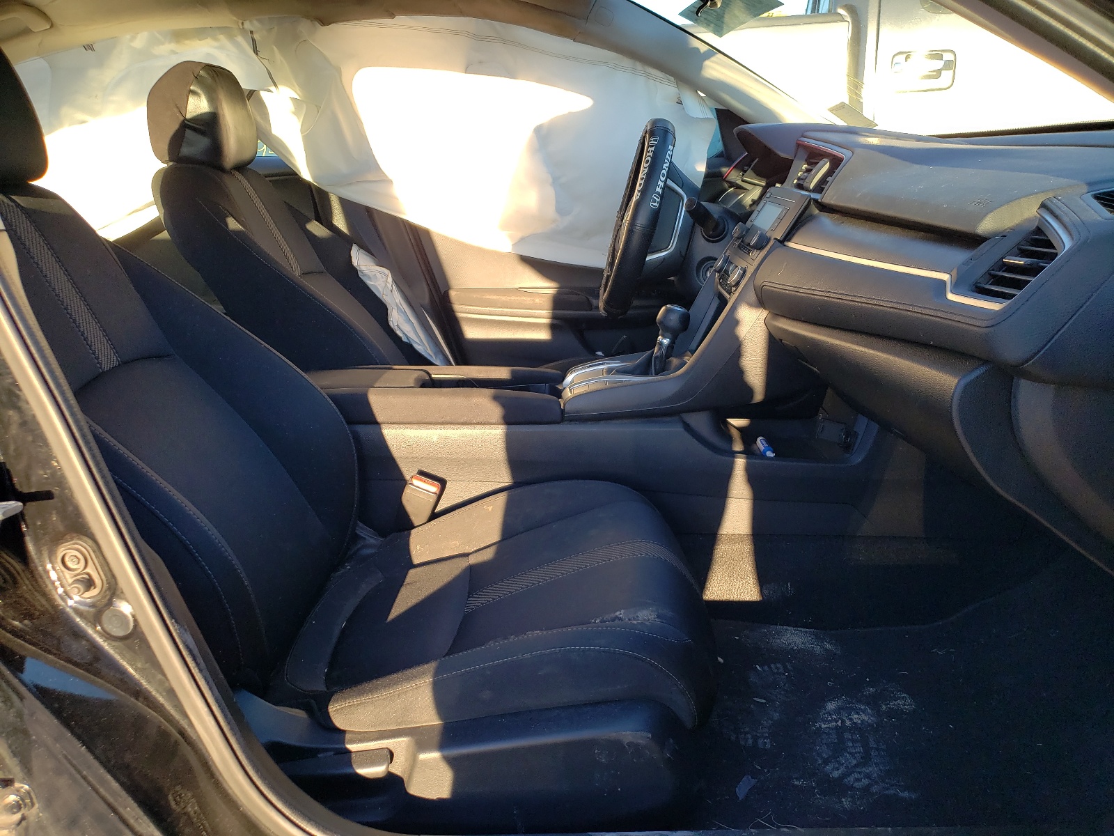 Photo 5 from auction – 2016 HONDA CIVIC LX with VIN 19XFC2E52GE032368