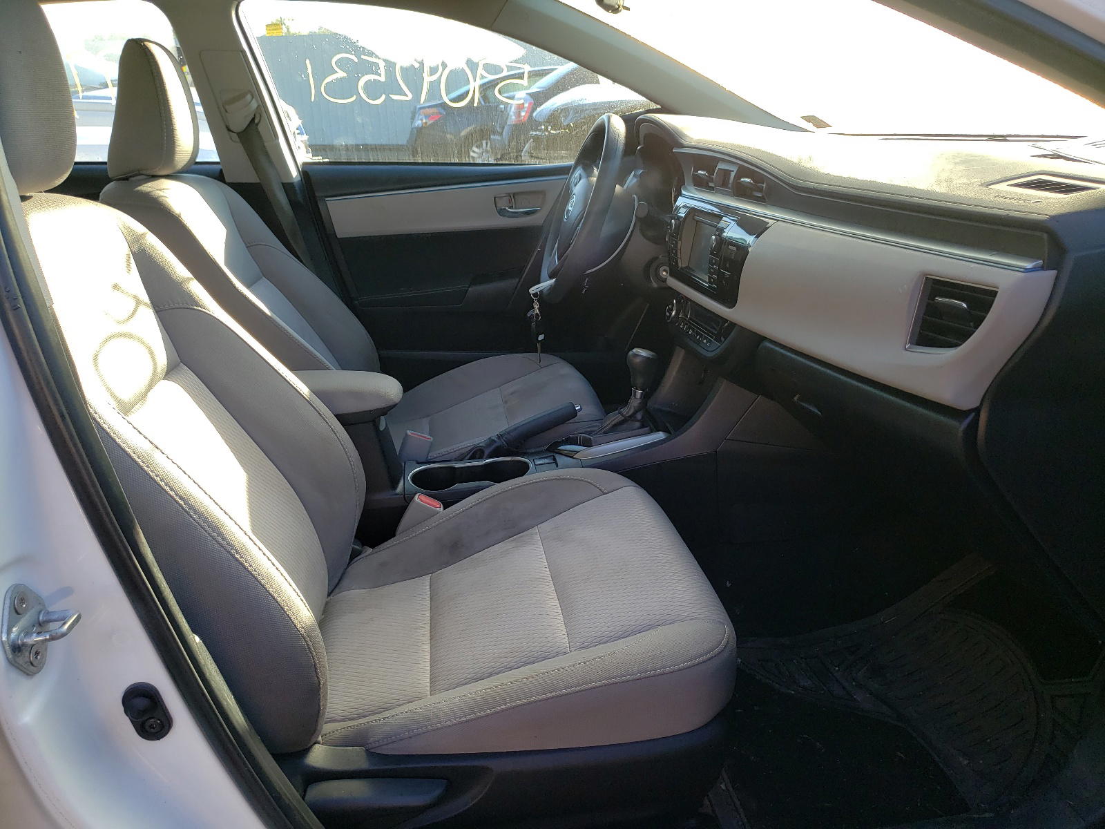 Photo 5 from auction – 2014 TOYOTA COROLLA L with VIN 2T1BURHEXEC206165