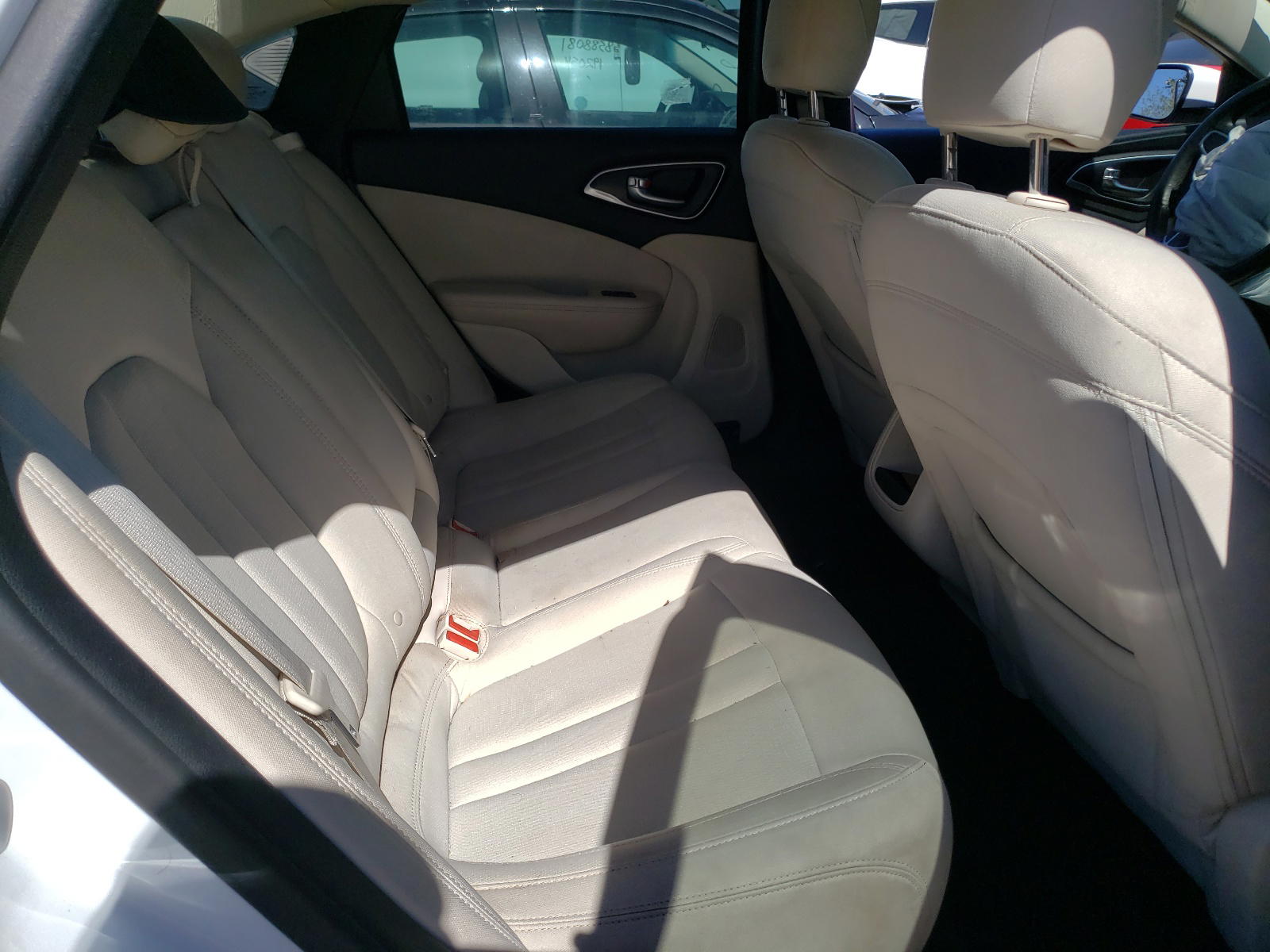 Photo 6 from auction – 2015 CHRYSLER 200 LIMITE with VIN 1C3CCCAB6FN640266