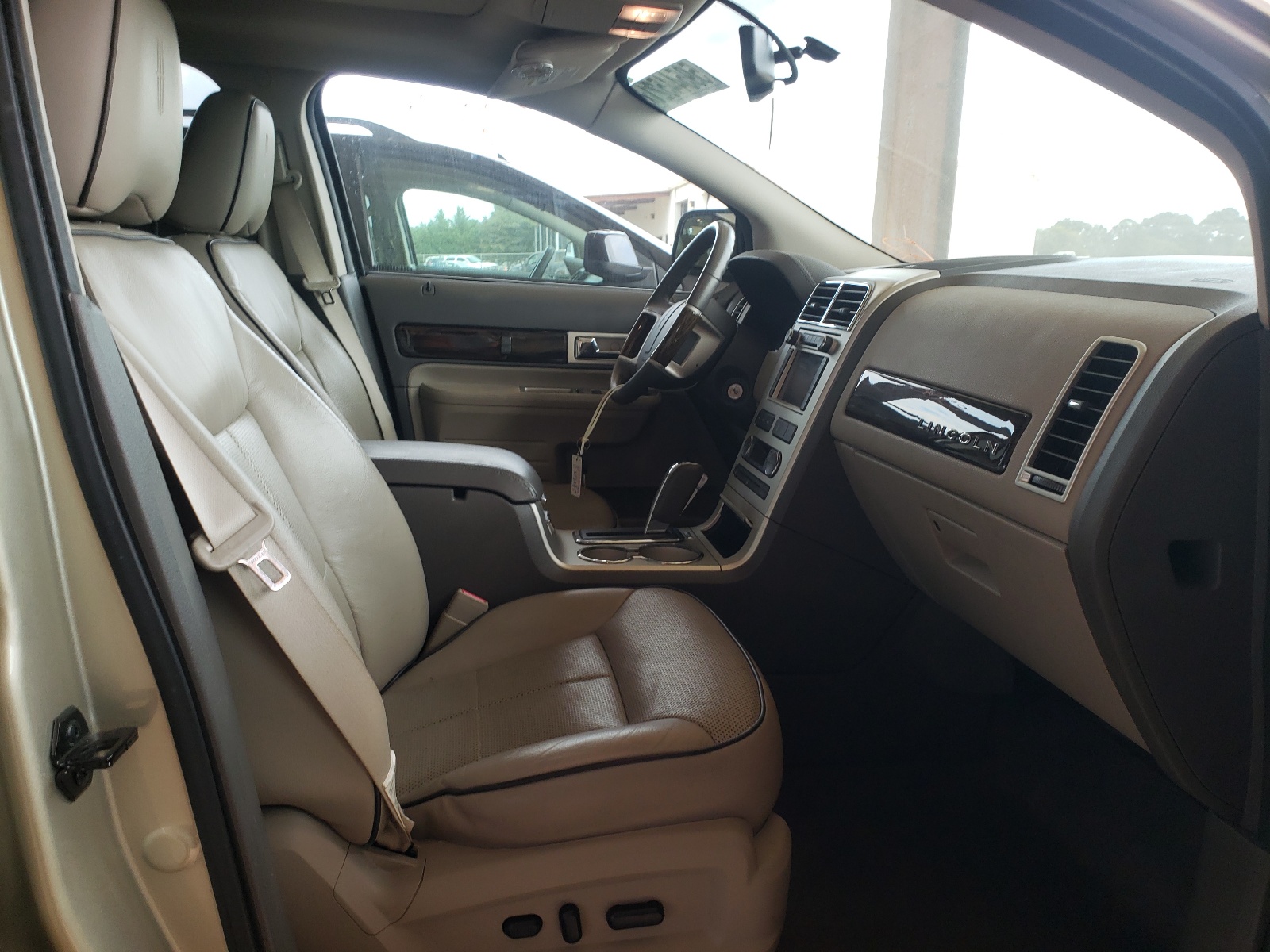 Photo 5 from auction – 2010 LINCOLN MKX with VIN 2LMDJ6JC0ABJ15272