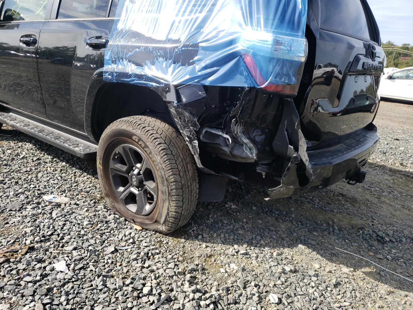 Photo 9 from auction – 2019 TOYOTA 4RUNNER SR with VIN JTEBU5JRXK5719037