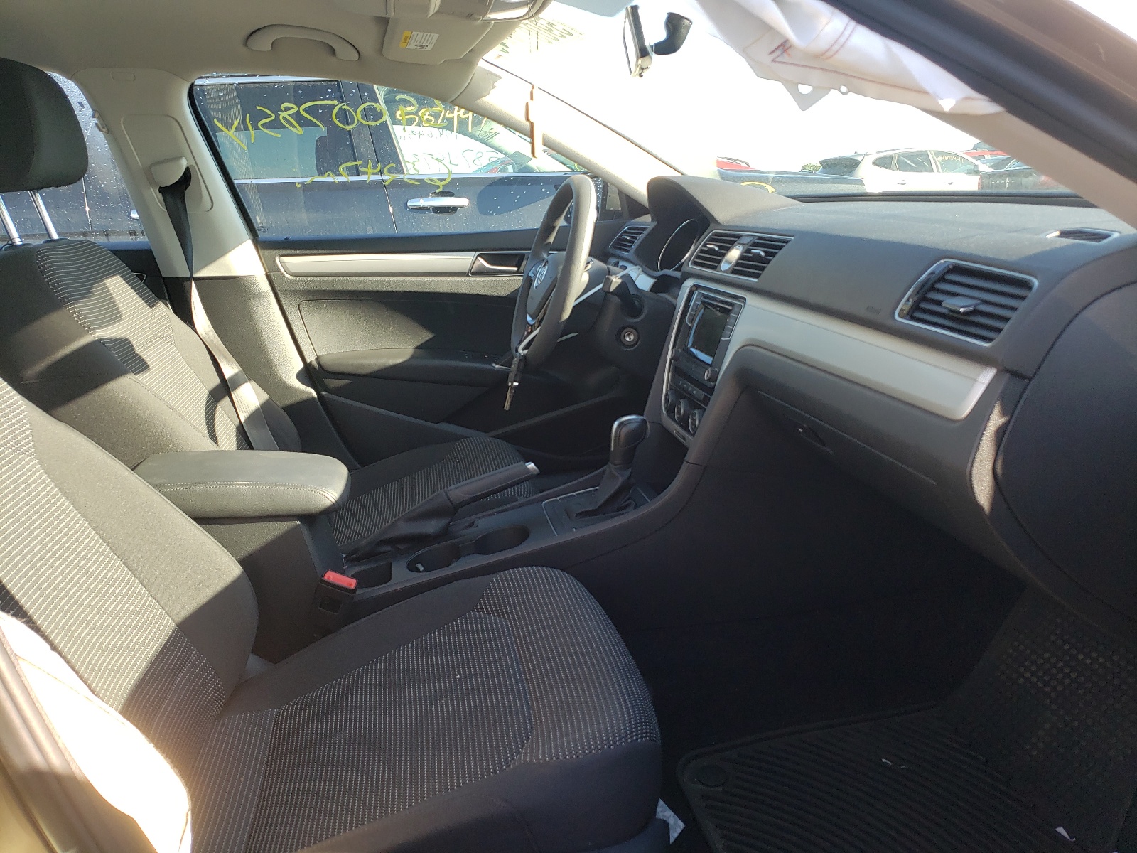 Photo 5 from auction – 2016 VOLKSWAGEN PASSAT S with VIN 1VWAS7A32GC025892
