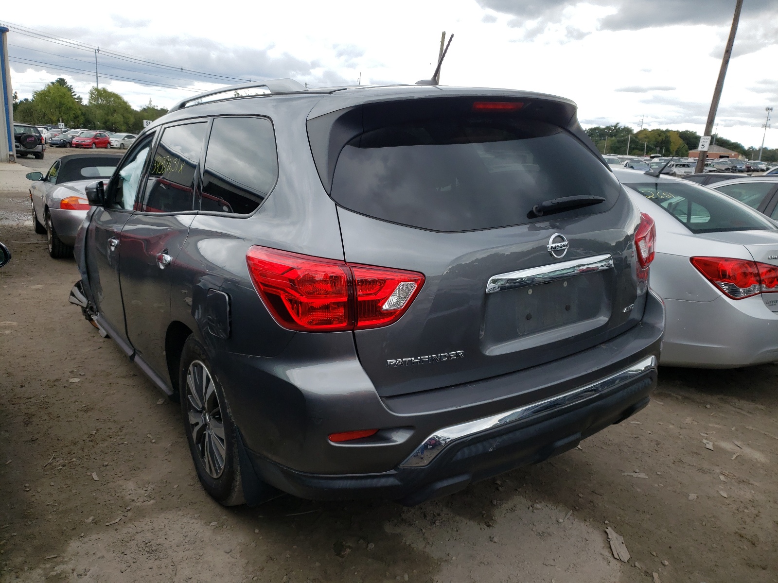 Photo 3 from auction – 2017 NISSAN PATHFINDER with VIN 5N1DR2MM4HC697811