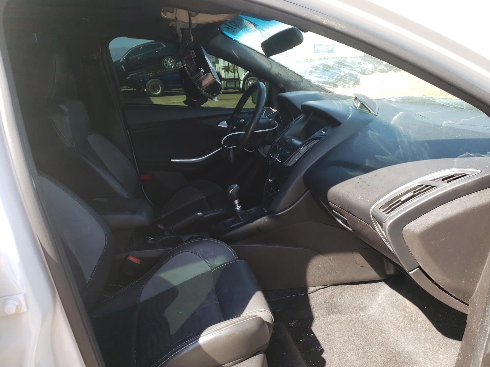 Photo 5 from auction – 2014 FORD FOCUS ST with VIN 1FADP3L97EL212463