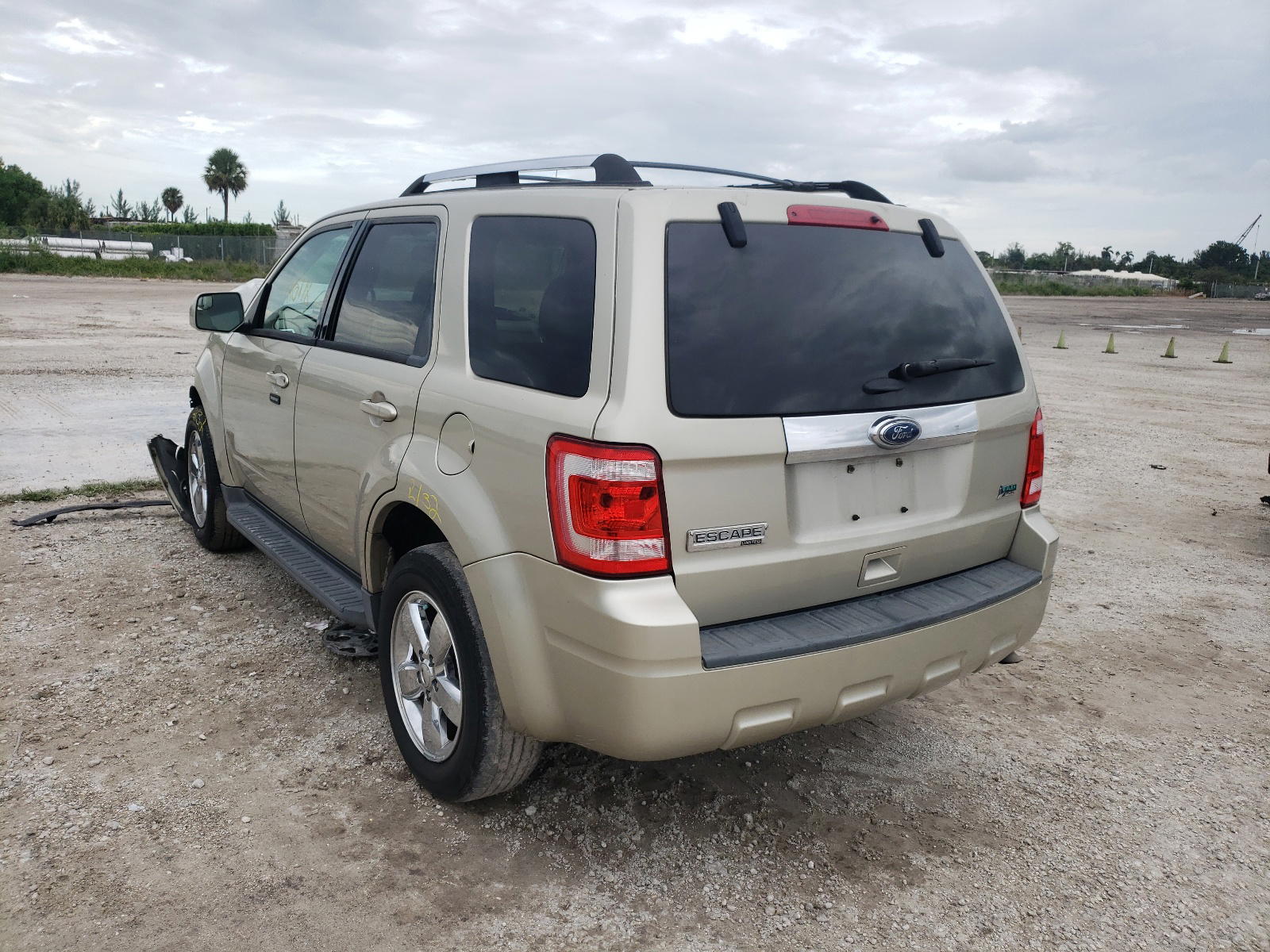 Photo 3 from auction – 2011 FORD ESCAPE LIM with VIN 1FMCU0EG0BKC28249