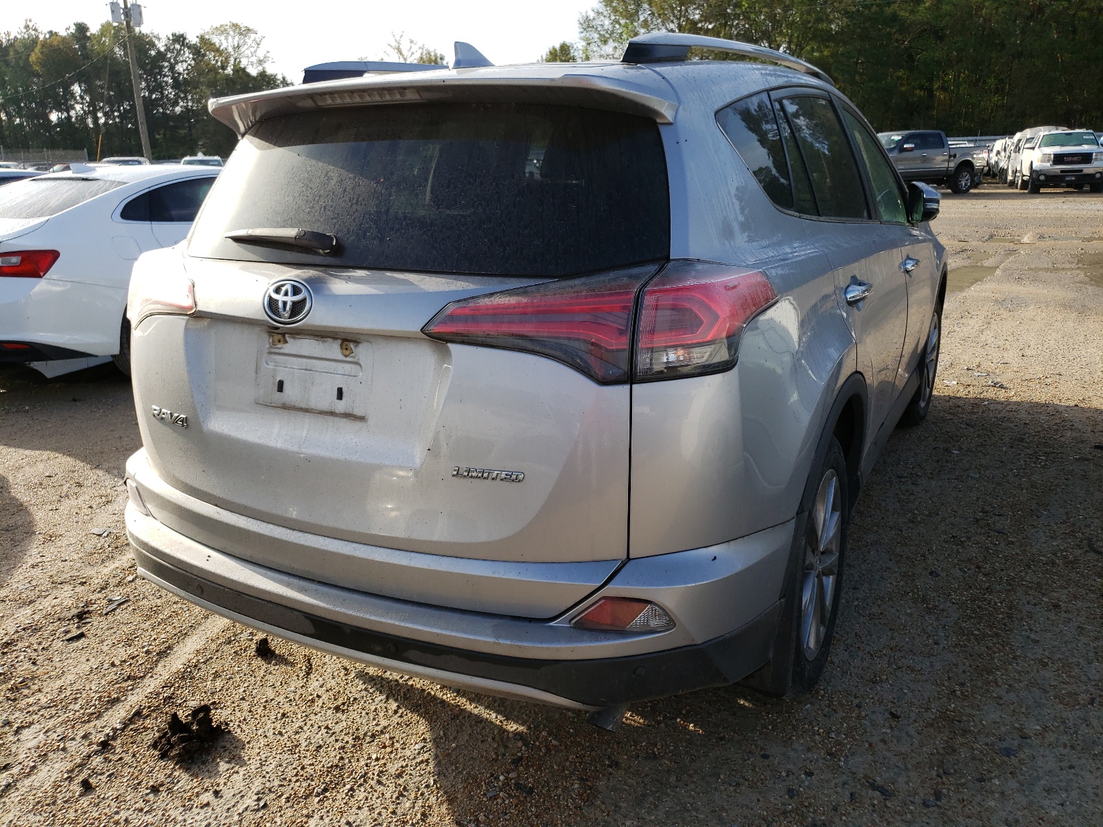 Photo 4 from auction – 2017 TOYOTA RAV4 LIMIT with VIN 2T3YFREV6HW329268