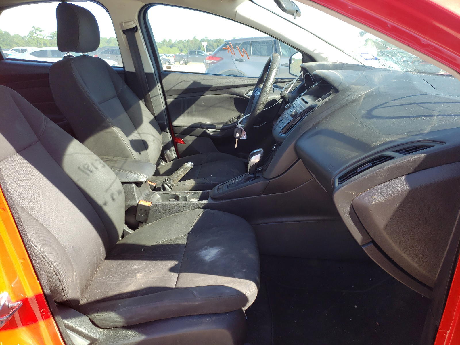 Photo 5 from auction – 2015 FORD FOCUS SE with VIN 1FADP3F23FL240342