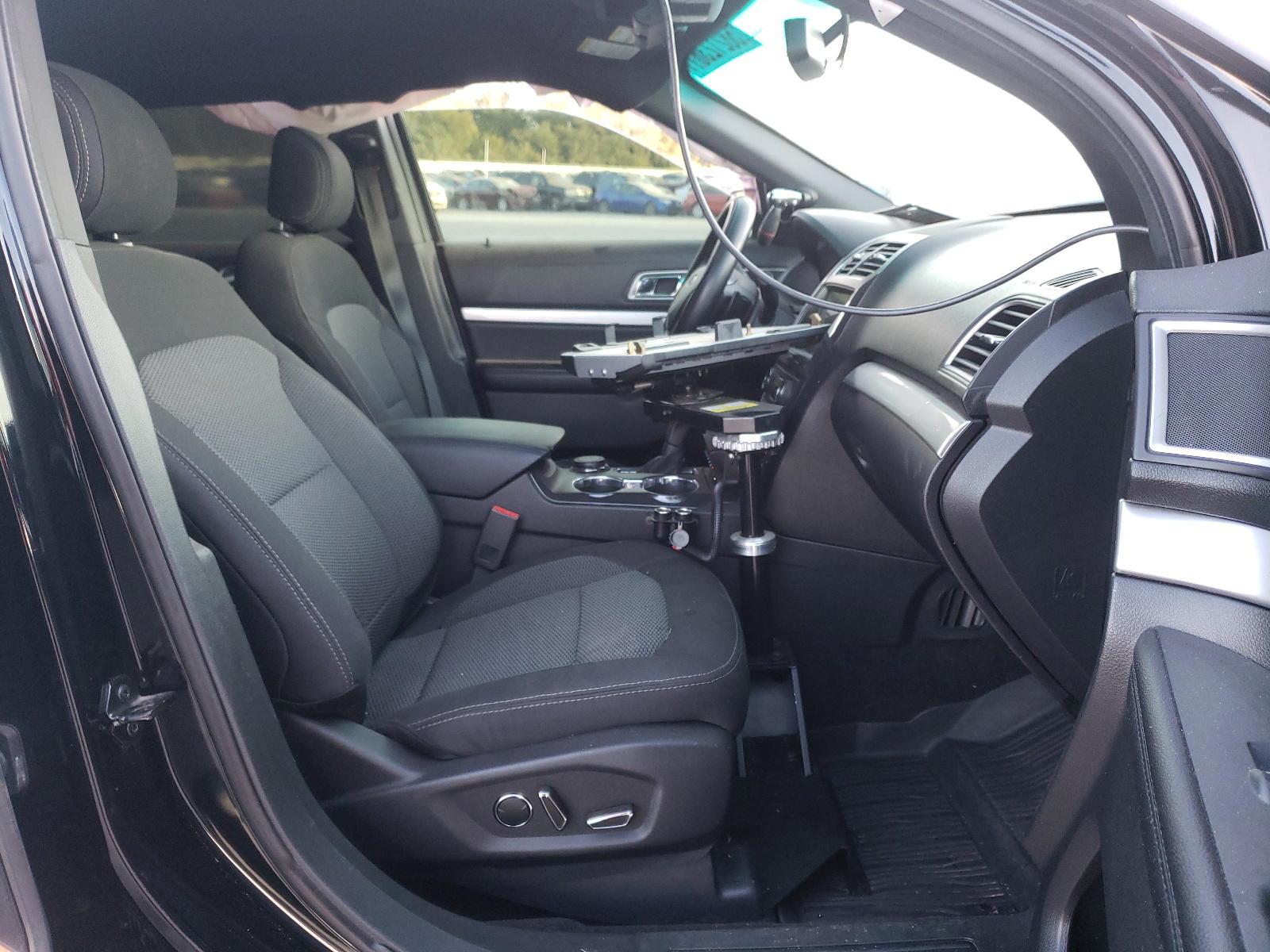 Photo 5 from auction – 2017 FORD EXPLORER X with VIN 1FM5K8D87HGA80605