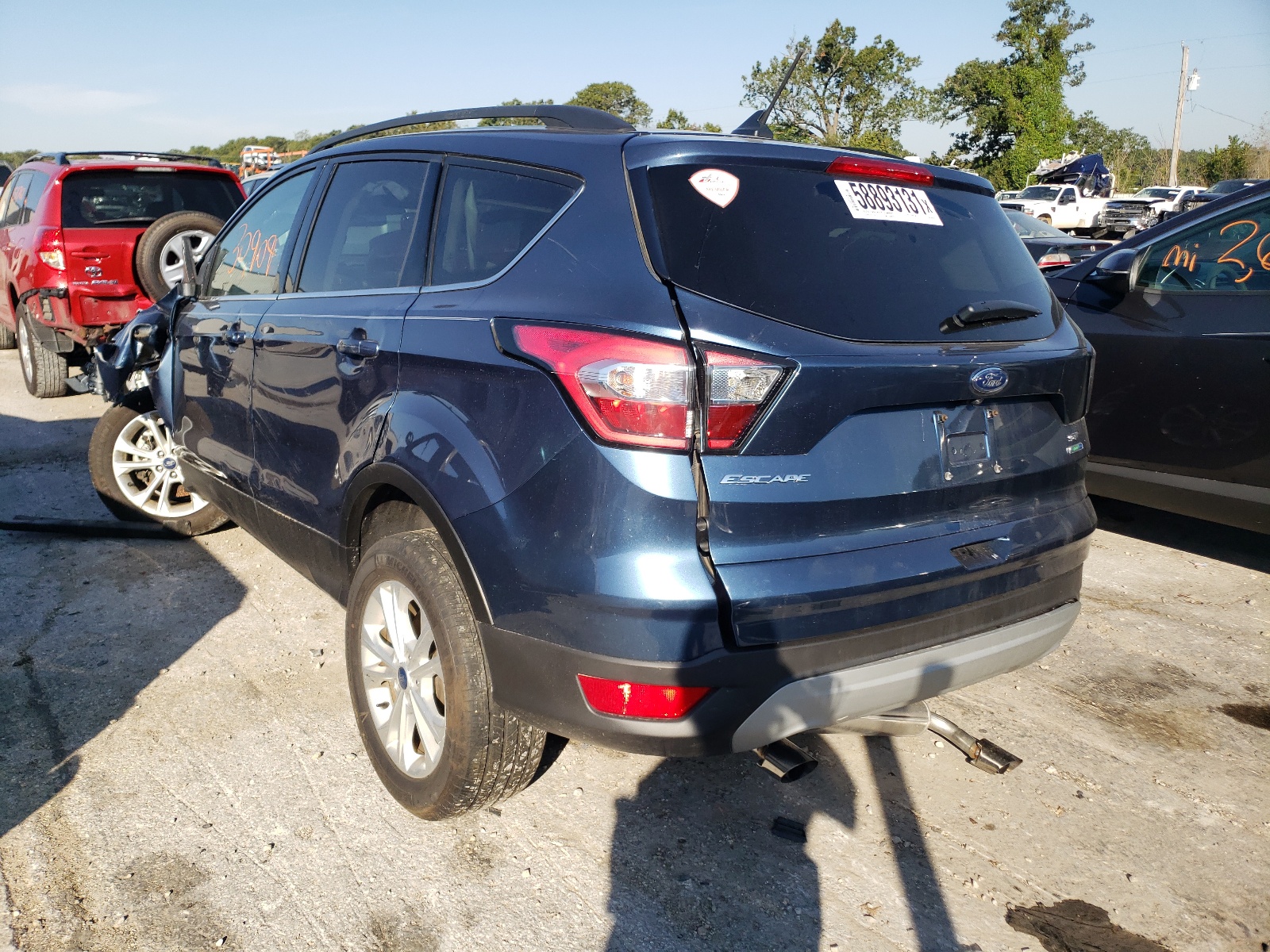 Photo 3 from auction – 2018 FORD ESCAPE SE with VIN 1FMCU9GD9JUA64168