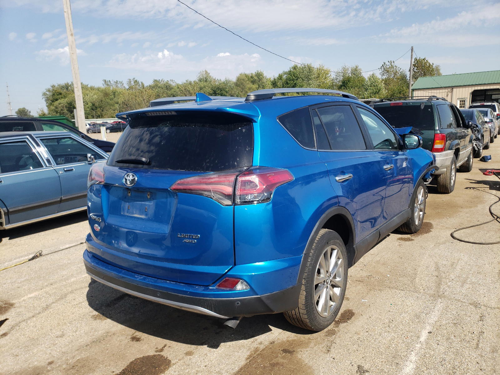 Photo 4 from auction – 2017 TOYOTA RAV4 LIMIT with VIN 2T3DFREV0HW544949