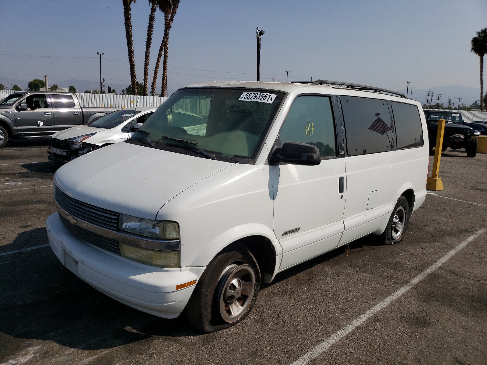 Photo 2 from auction – 2001 CHEVROLET ASTRO with VIN 1GNDM19WX1B144770