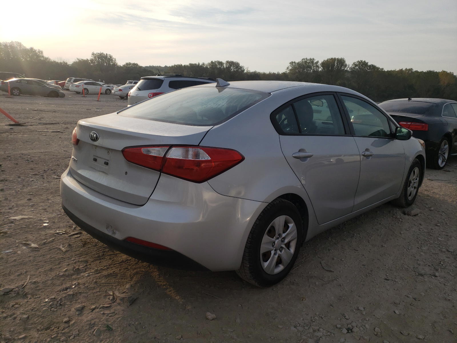 Photo 4 from auction – 2015 KIA FORTE LX with VIN KNAFK4A60F5406626