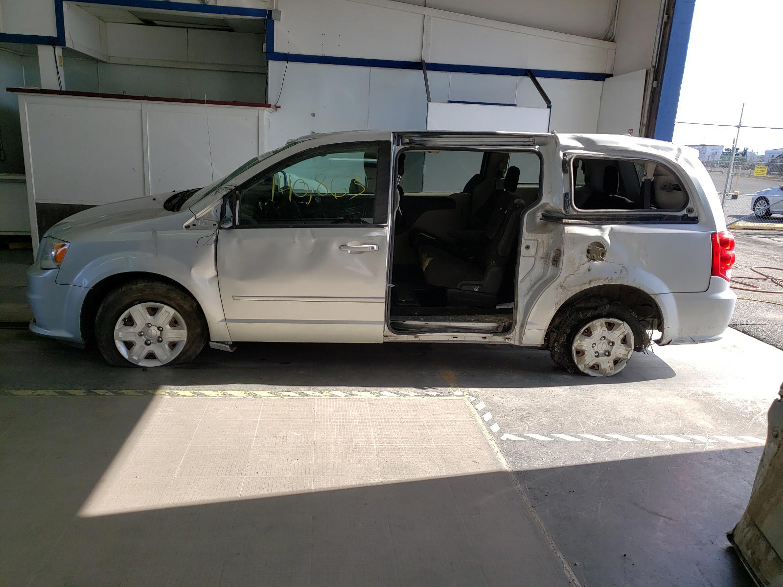 Photo 9 from auction – 2012 DODGE GRAND CARA with VIN 2C4RDGBG2CR131276
