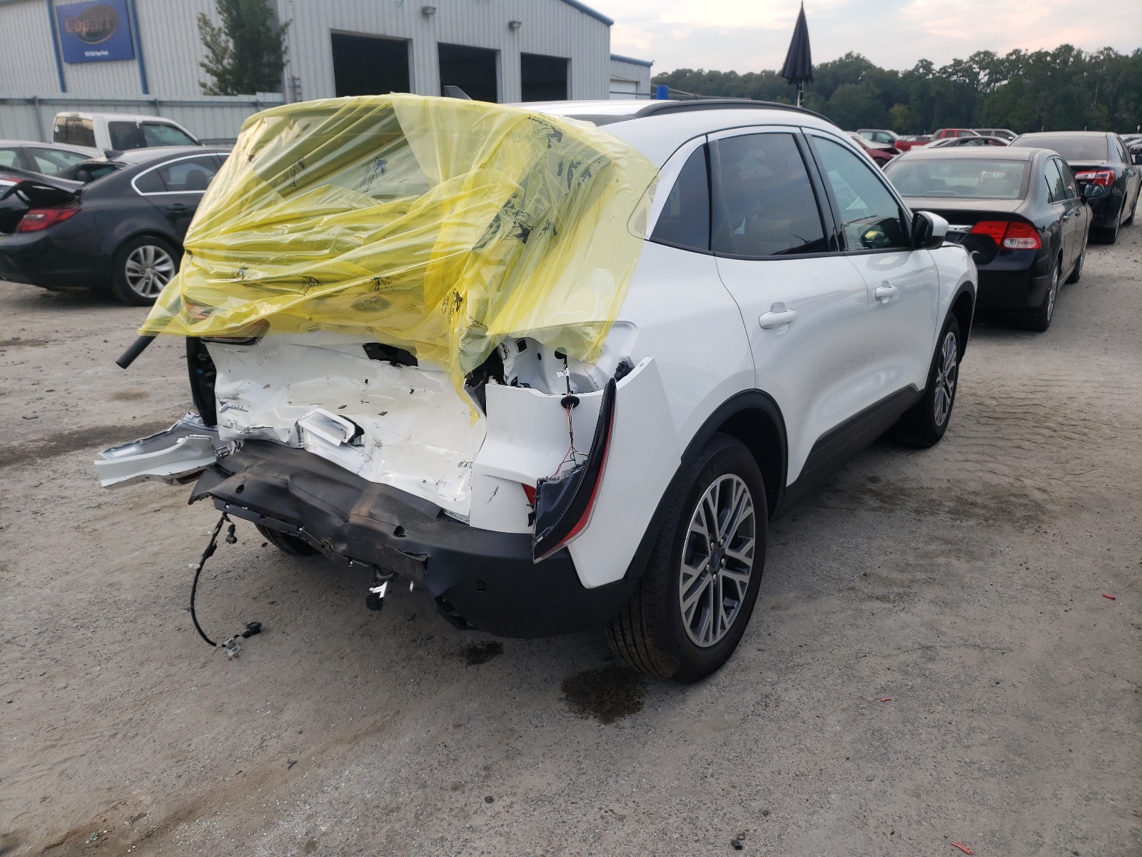 Photo 4 from auction – 2021 FORD ESCAPE SEL with VIN 1FMCU9H91MUA37903