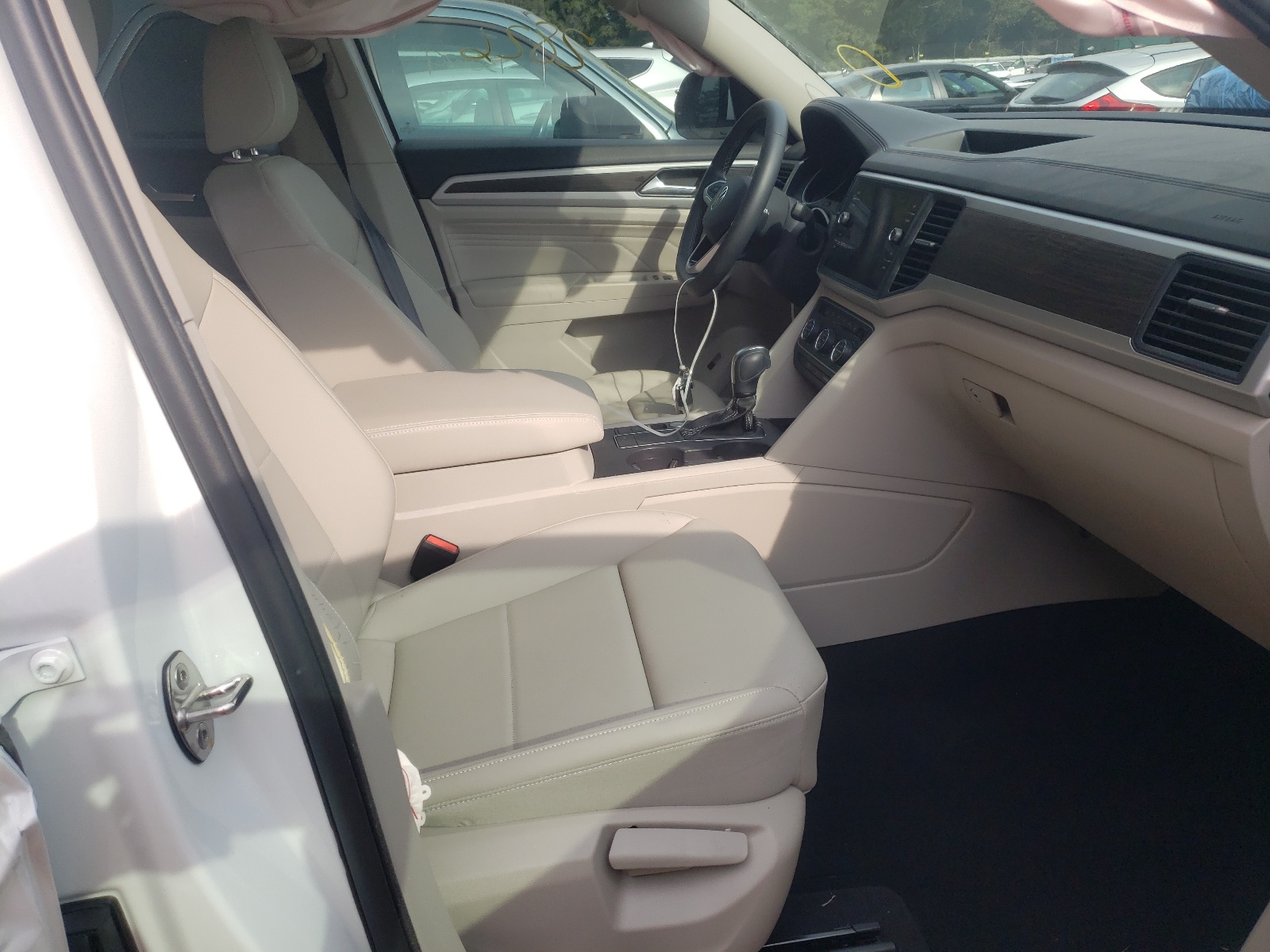 Photo 5 from auction – 2021 VOLKSWAGEN ATLAS SE with VIN 1V2JR2CA1MC592425