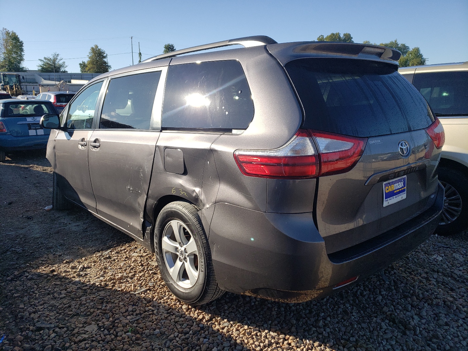 Photo 3 from auction – 2015 TOYOTA SIENNA LE with VIN 5TDKK3DC3FS662699