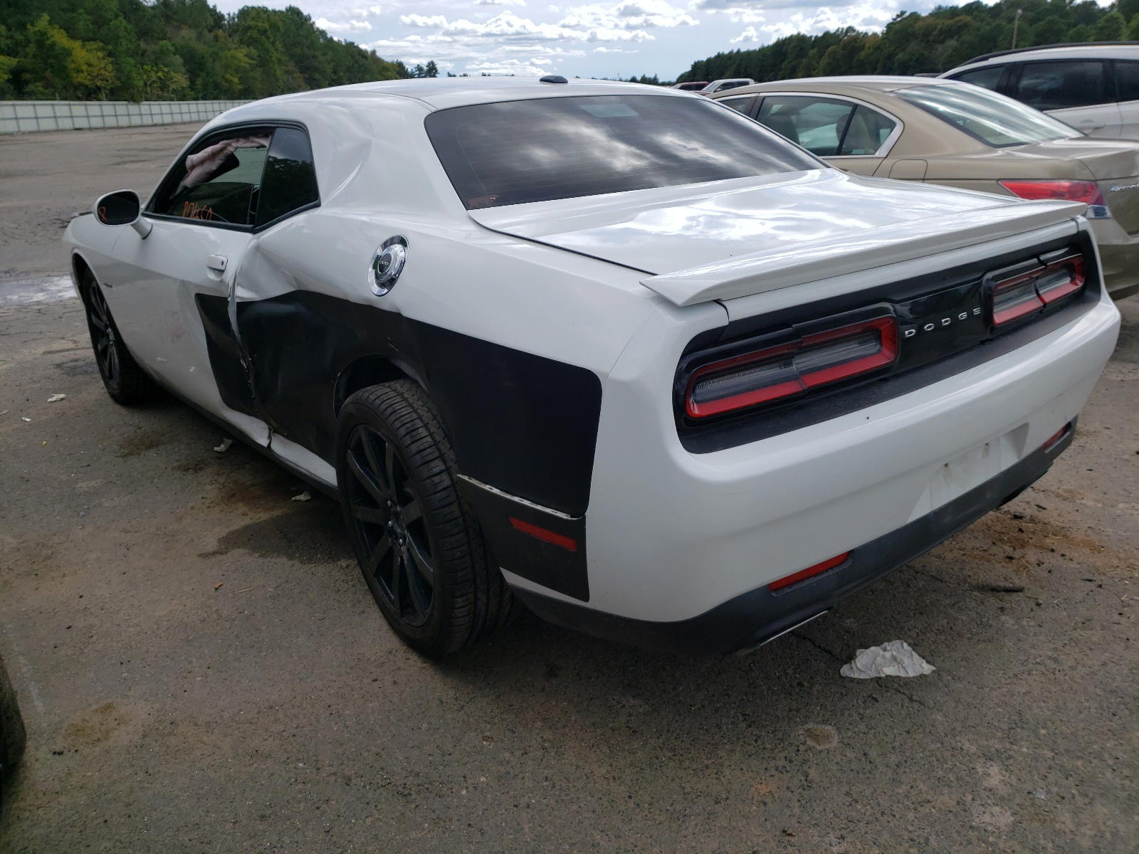 Photo 3 from auction – 2016 DODGE CHALLENGER with VIN 2C3CDZBT9GH171577