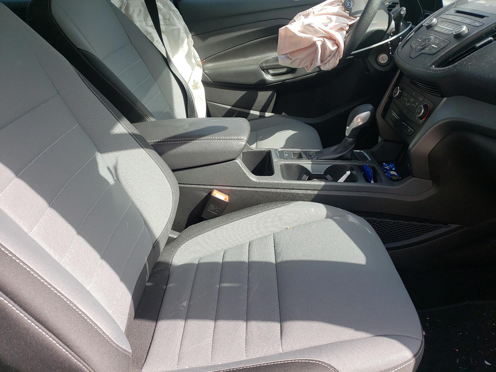 Photo 5 from auction – 2017 FORD ESCAPE S with VIN 1FMCU0F76HUD71007