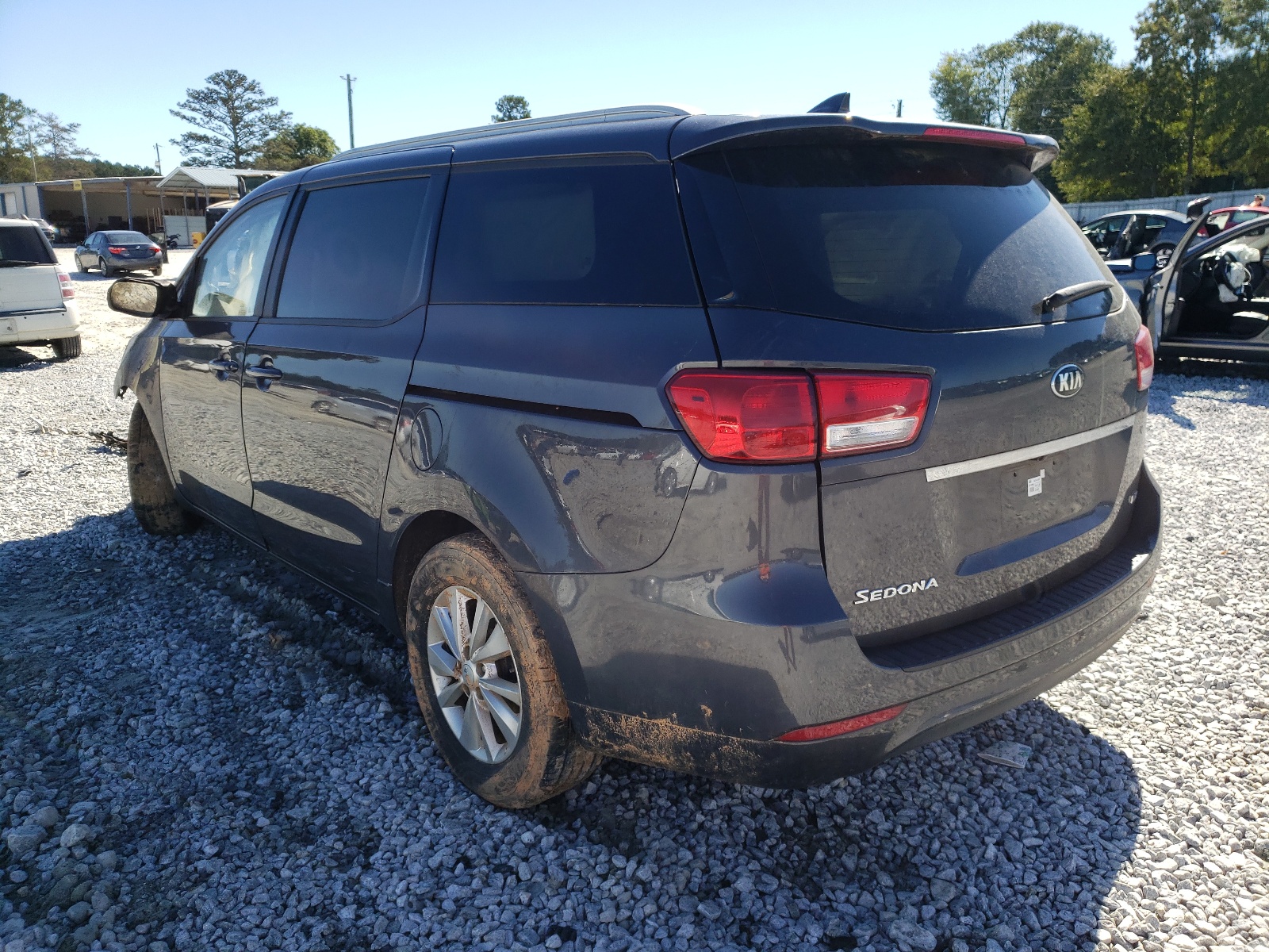 Photo 3 from auction – 2015 KIA SEDONA LX with VIN KNDMB5C11F6065880