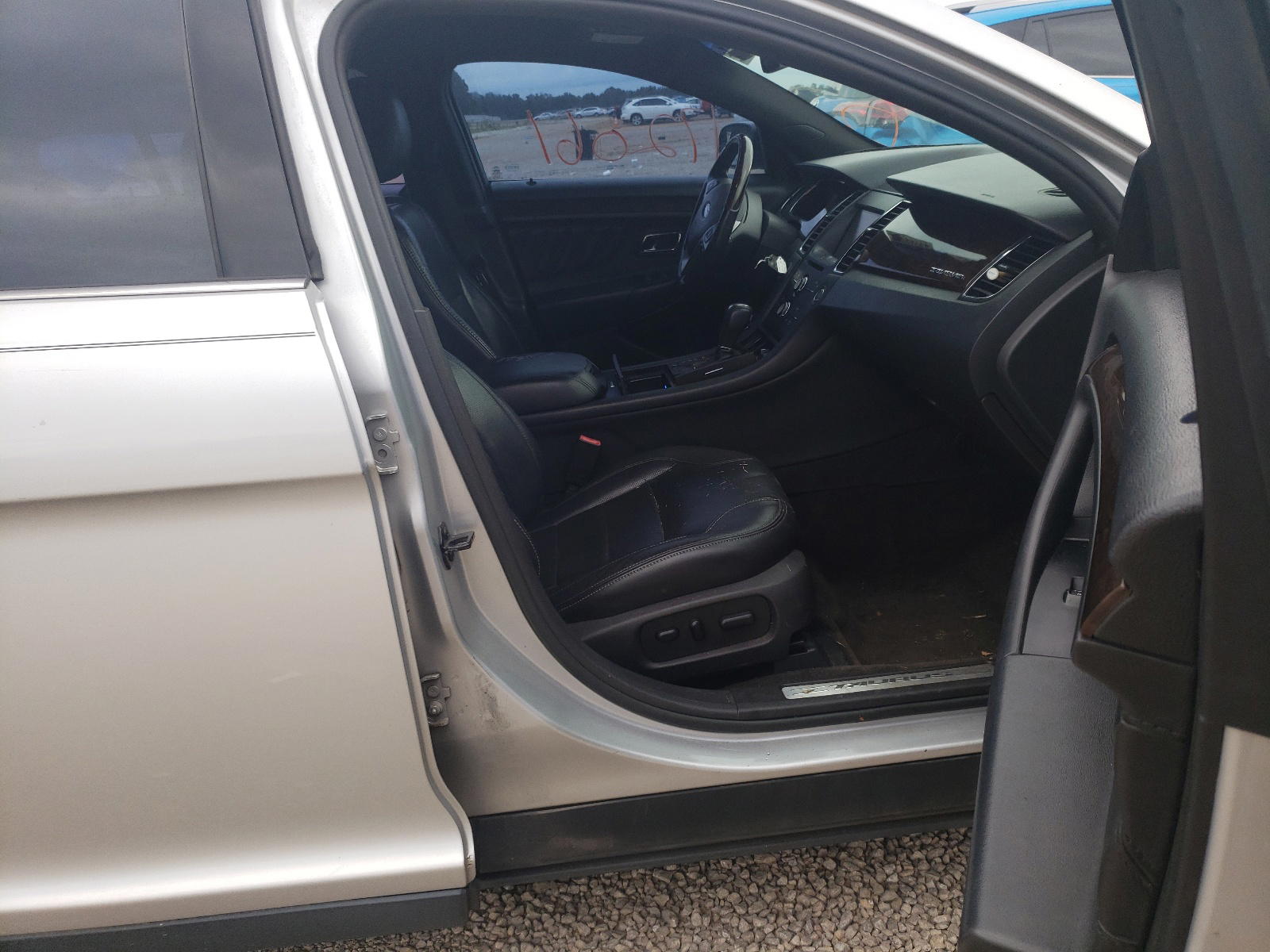 Photo 5 from auction – 2013 FORD TAURUS LIM with VIN 1FAHP2F80DG116583