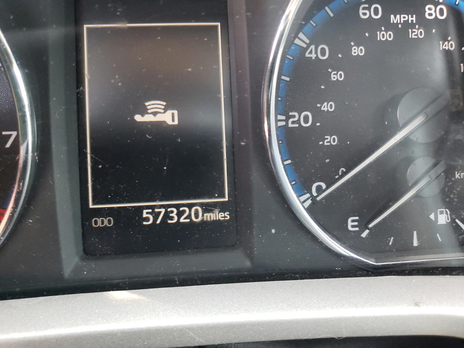 Photo 8 from auction – 2017 TOYOTA RAV4 LIMIT with VIN 2T3DFREV0HW544949
