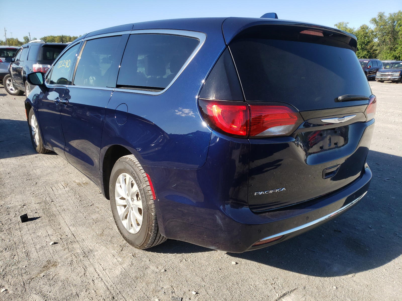 Photo 3 from auction – 2019 CHRYSLER PACIFICA T with VIN 2C4RC1FGXKR550369