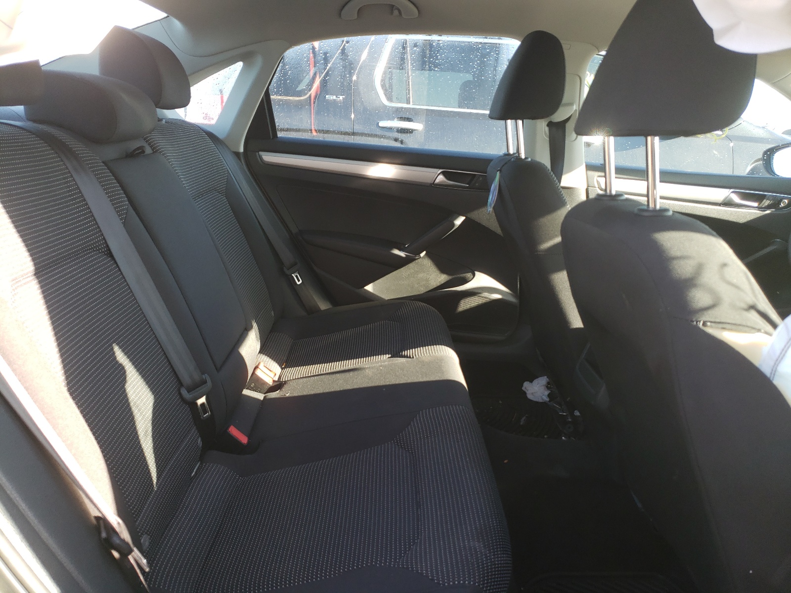 Photo 6 from auction – 2016 VOLKSWAGEN PASSAT S with VIN 1VWAS7A32GC025892