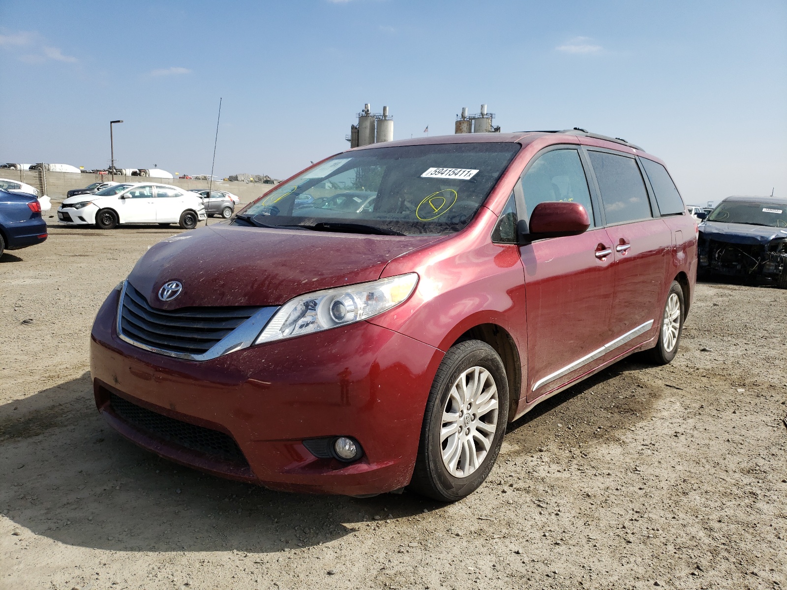 Photo 2 from auction – 2014 TOYOTA SIENNA XLE with VIN 5TDYK3DC6ES441476