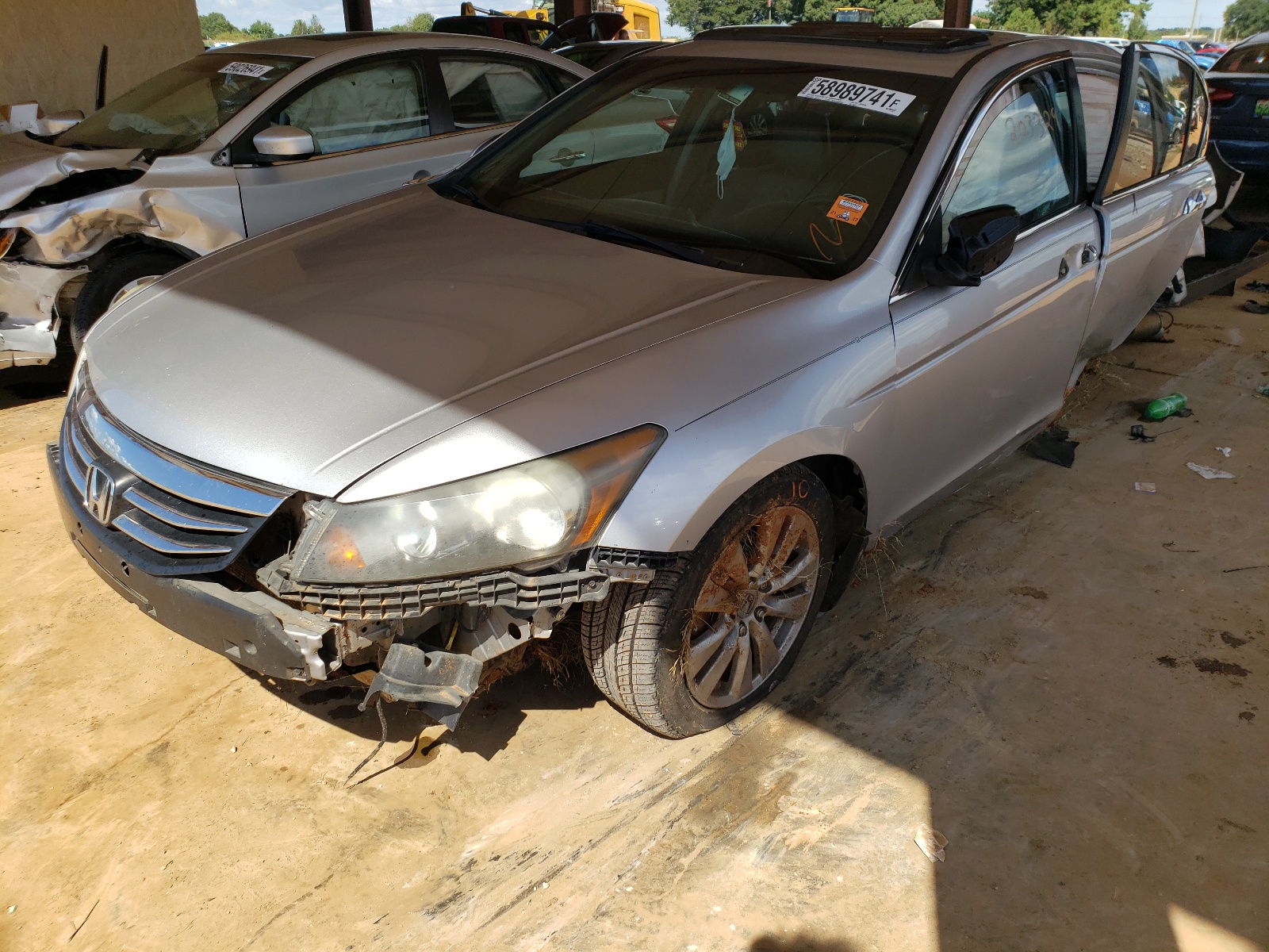 Photo 2 from auction – 2011 HONDA ACCORD EXL with VIN 1HGCP3F85BA028575