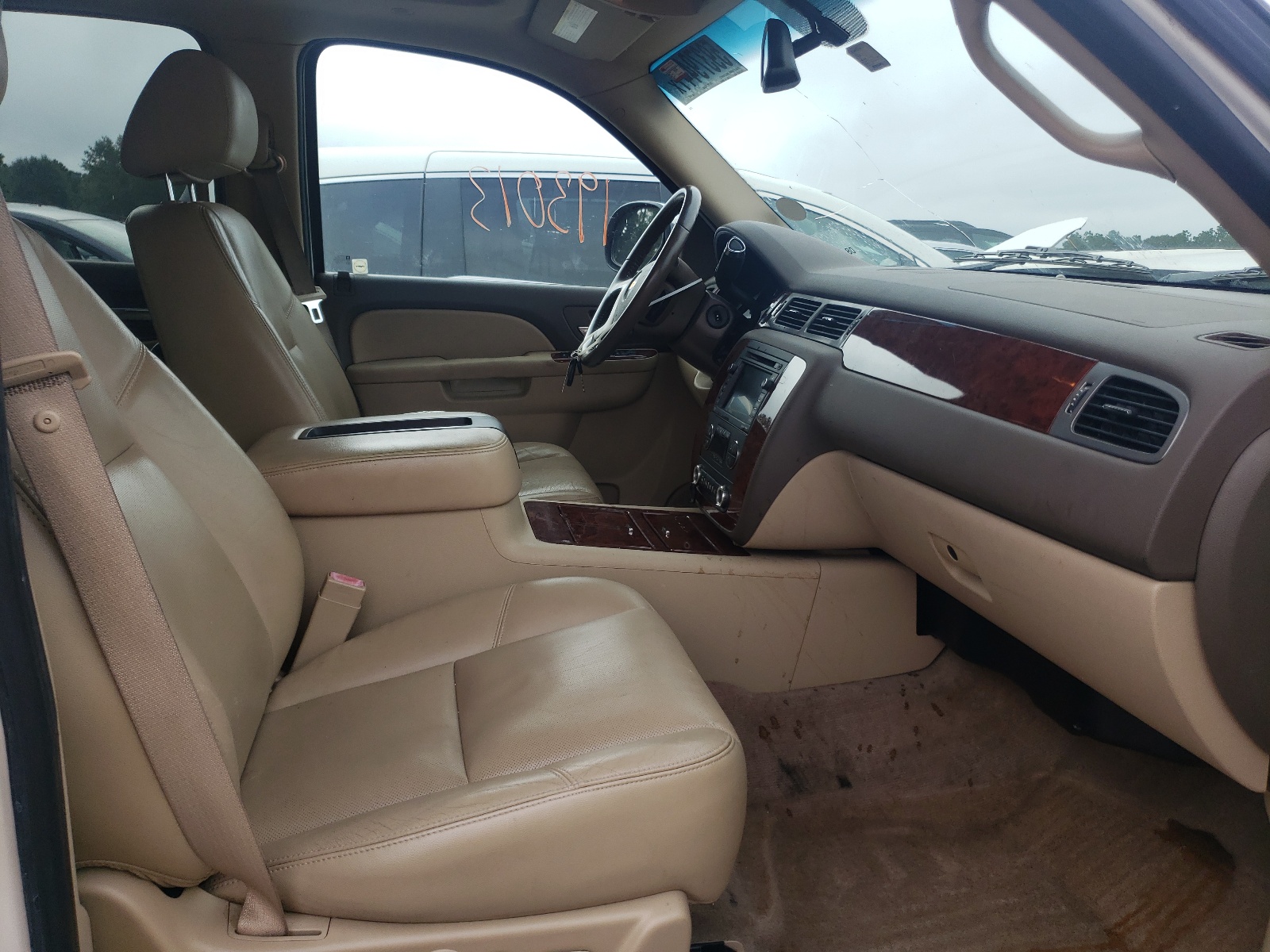 Photo 5 from auction – 2011 CHEVROLET AVALANCHE with VIN 3GNTKGE34BG146958