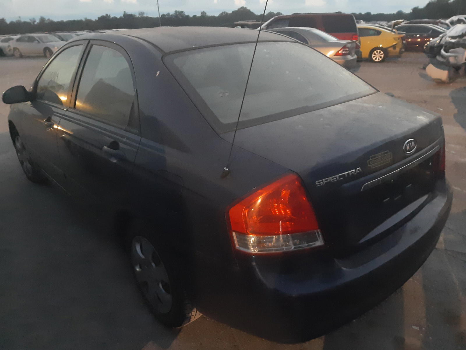 Photo 3 from auction – 2008 KIA SPECTRA EX with VIN KNAFE121685529536