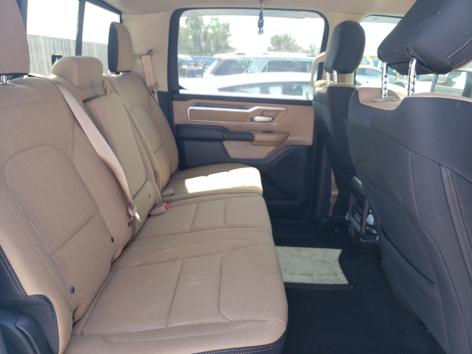 Photo 6 from auction – 2019 RAM 1500 BIG H with VIN 1C6RREFT0KN639634