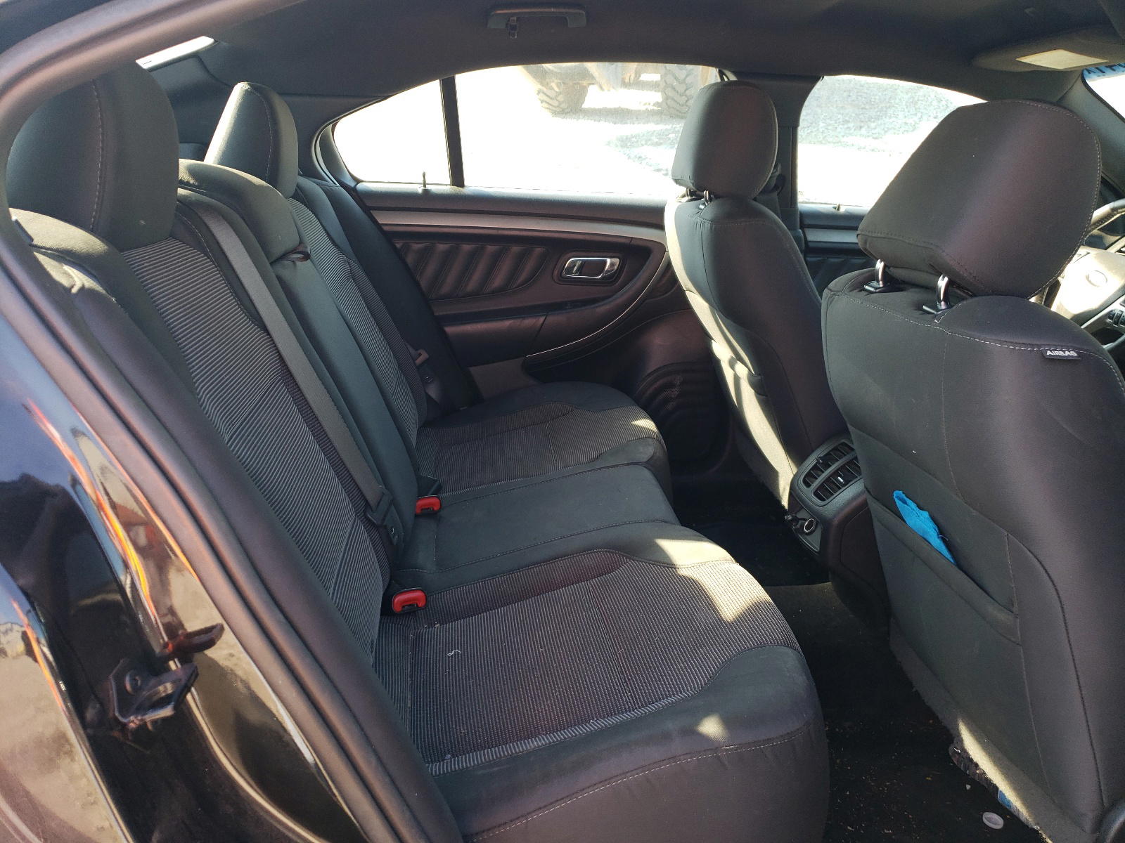Photo 6 from auction – 2015 FORD TAURUS SEL with VIN 1FAHP2H86FG170485