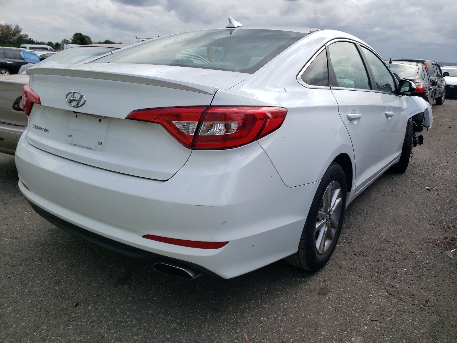 Photo 4 from auction – 2016 HYUNDAI SONATA with VIN 5NPE24AF9GH382164