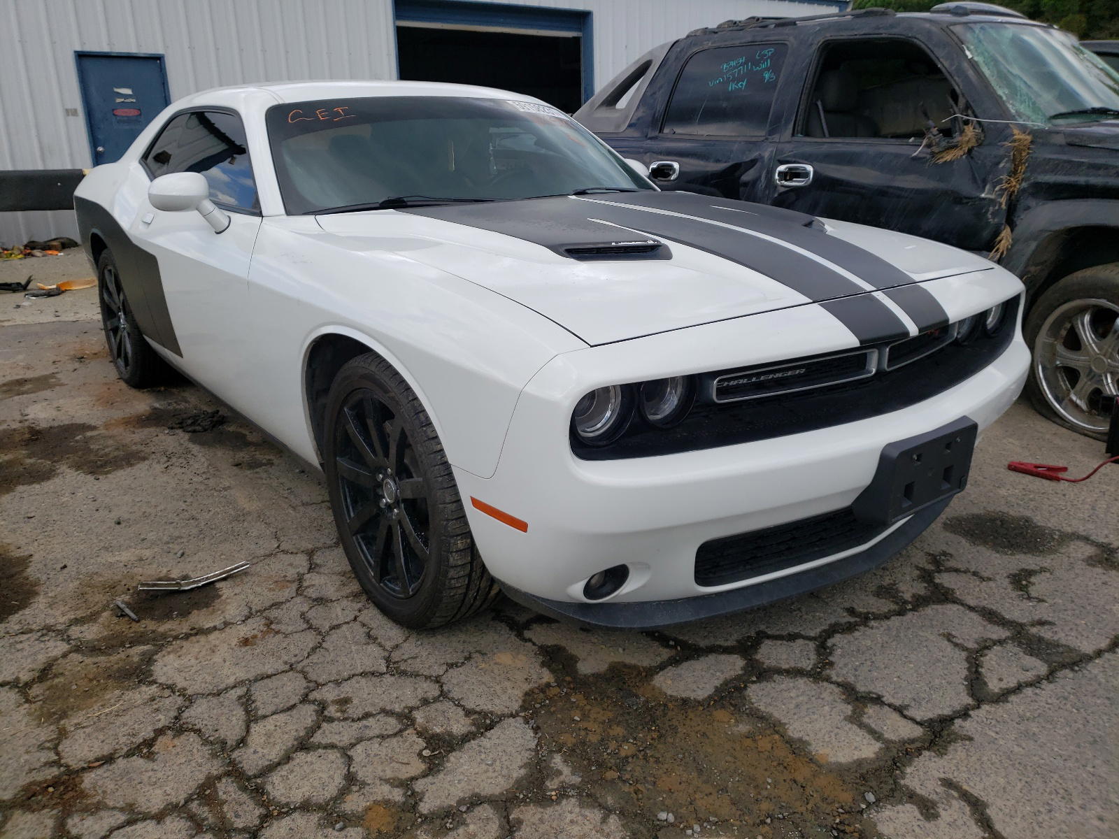 DODGE CHALLENGER 2016 with VIN 2C3CDZBT9GH171577 - Photo from auction