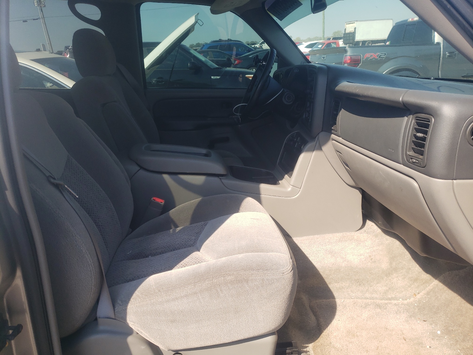 Photo 5 from auction – 2003 CHEVROLET SUBURBAN K with VIN 1GNFK16Z13J150267