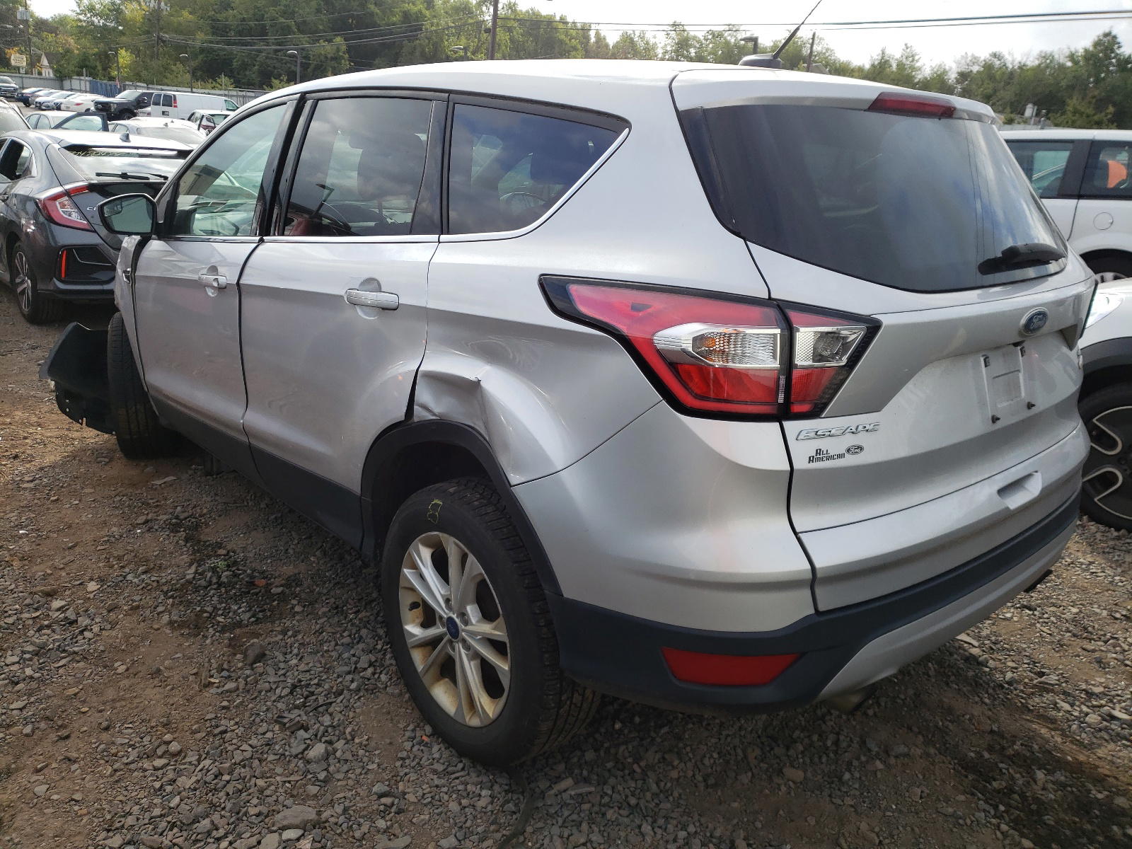 Photo 3 from auction – 2017 FORD ESCAPE SE with VIN 1FMCU9GD1HUC04207