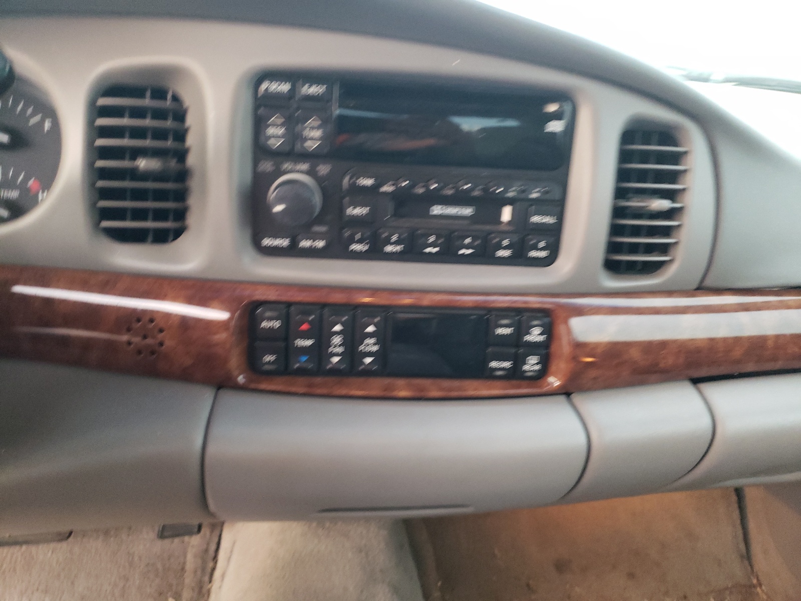 Photo 9 from auction – 2000 BUICK LESABRE LI with VIN 1G4HR54K1YU352764