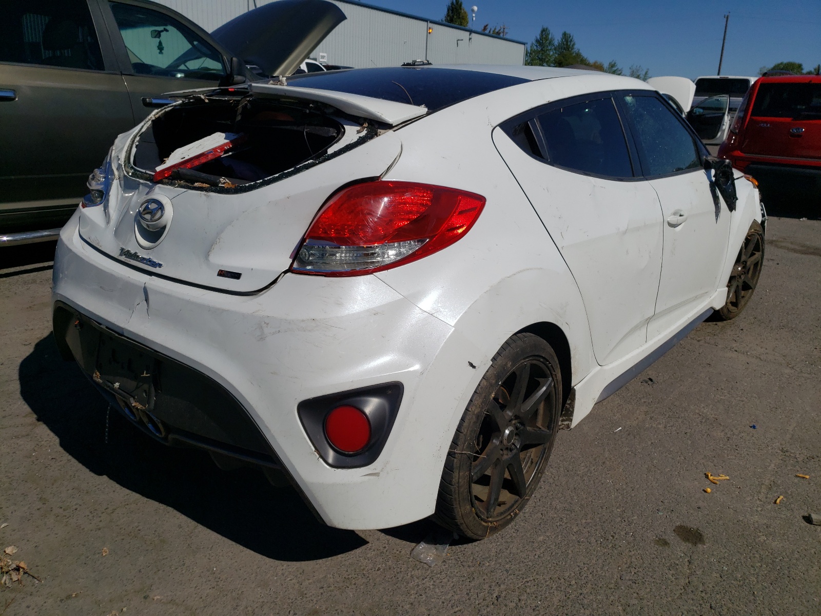 Photo 4 from auction – 2015 HYUNDAI VELOSTER T with VIN KMHTC6AE4FU231398