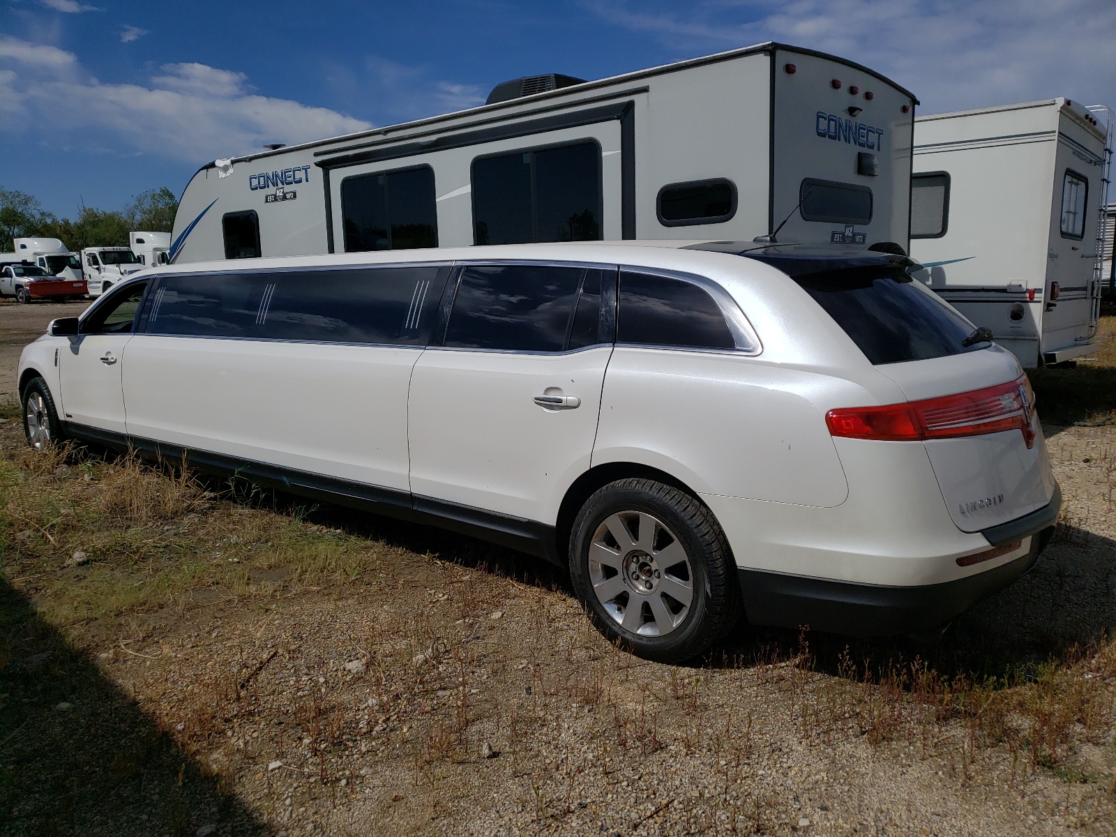 Photo 3 from auction – 2013 LINCOLN MKT with VIN 2L1MJ5LKXDBL58376