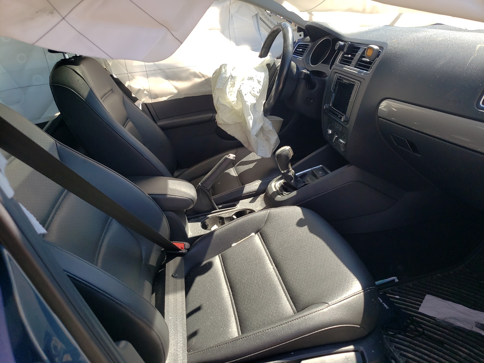Photo 5 from auction – 2017 VOLKSWAGEN JETTA SE with VIN 3VWDB7AJ6HM403918