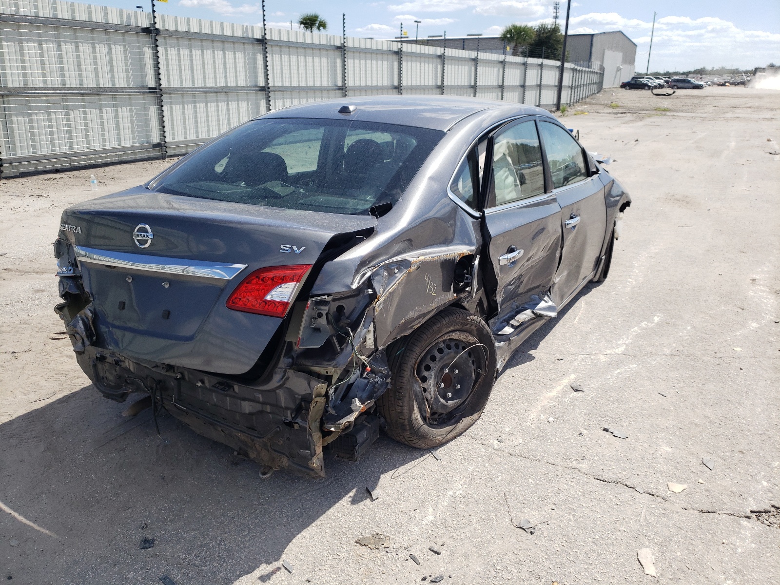 Photo 4 from auction – 2015 NISSAN SENTRA S with VIN 3N1AB7AP9FL650303