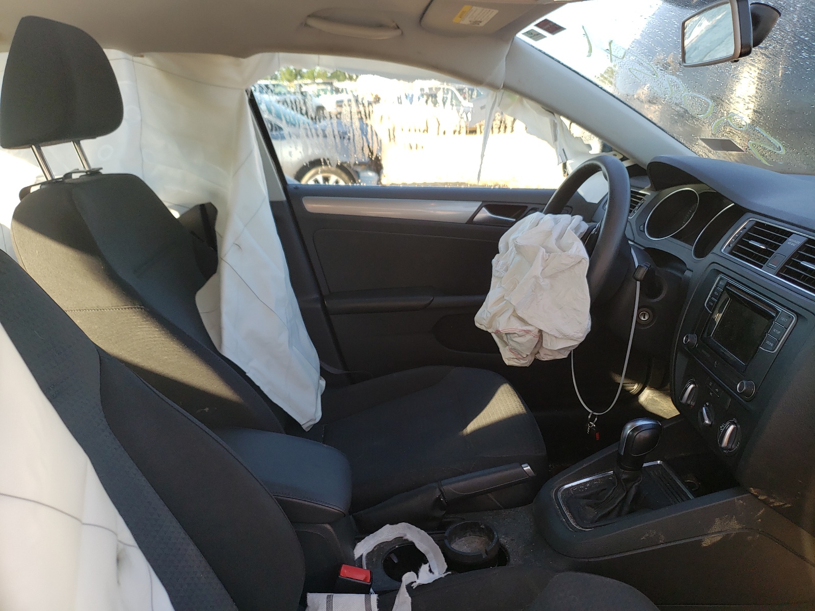Photo 5 from auction – 2017 VOLKSWAGEN JETTA S with VIN 3VW2B7AJXHM310472