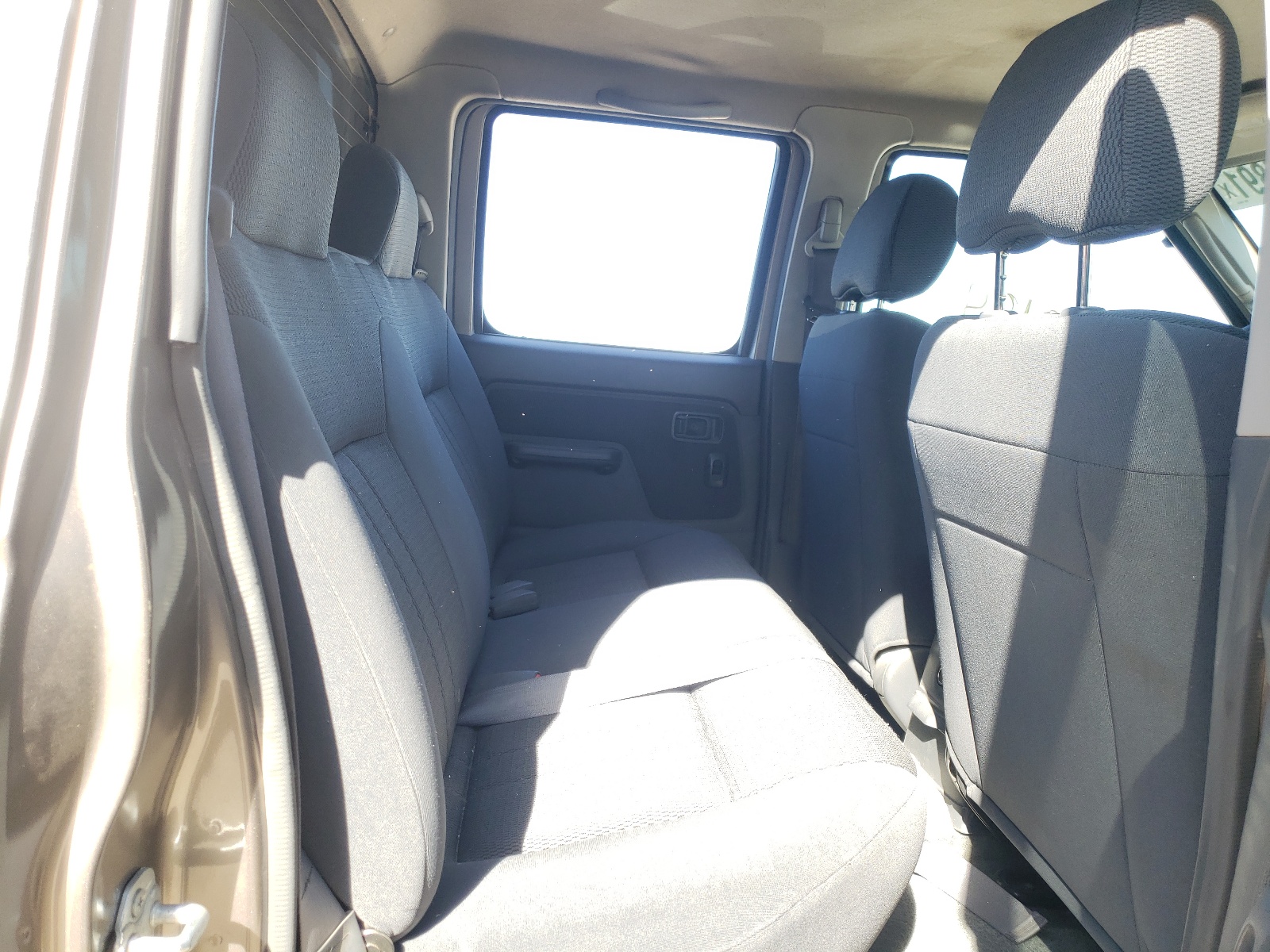 Photo 6 from auction – 2004 NISSAN FRONTIER C with VIN 1N6MD27Y84C455855
