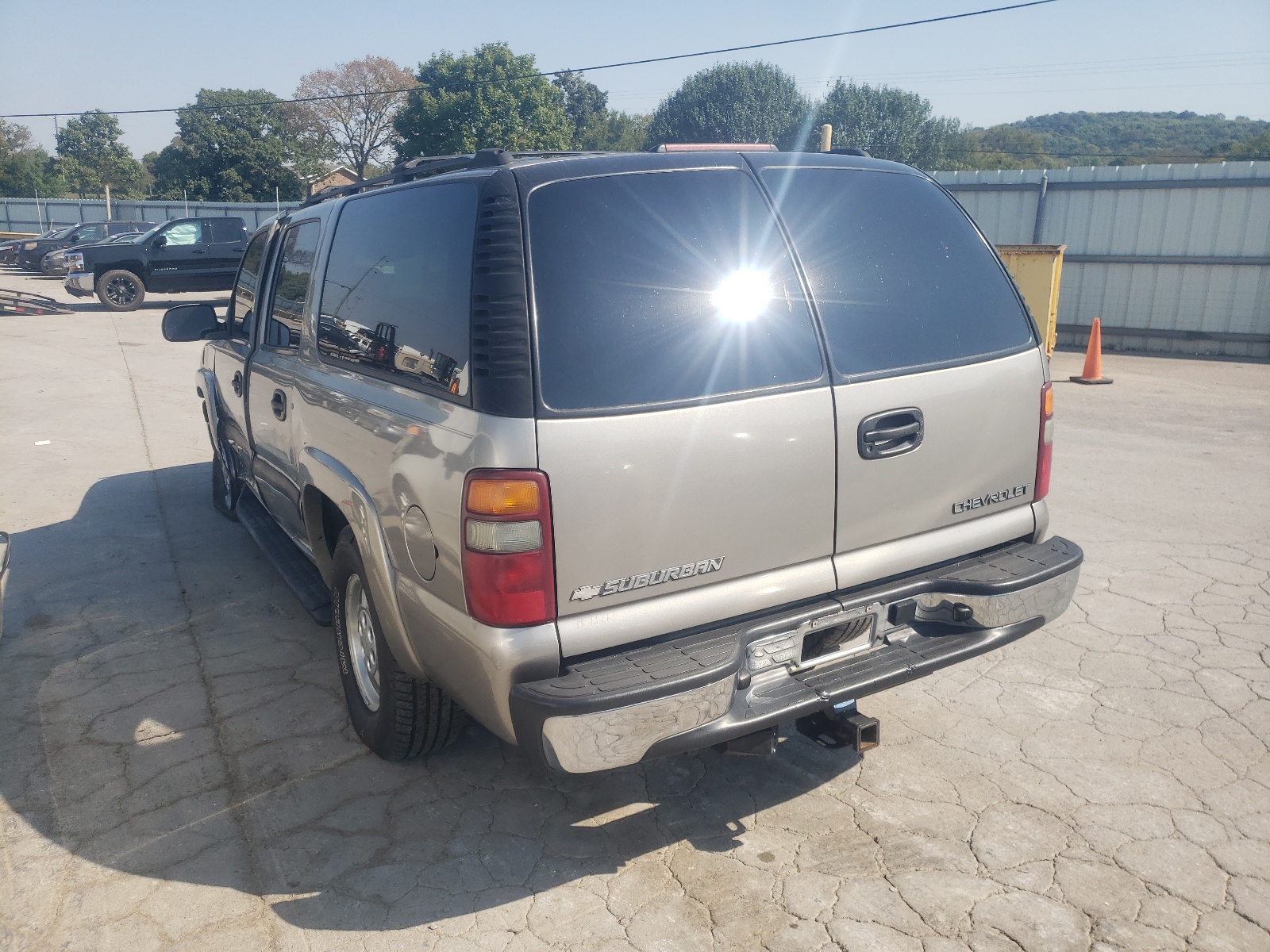 Photo 3 from auction – 2003 CHEVROLET SUBURBAN K with VIN 1GNFK16Z13J150267