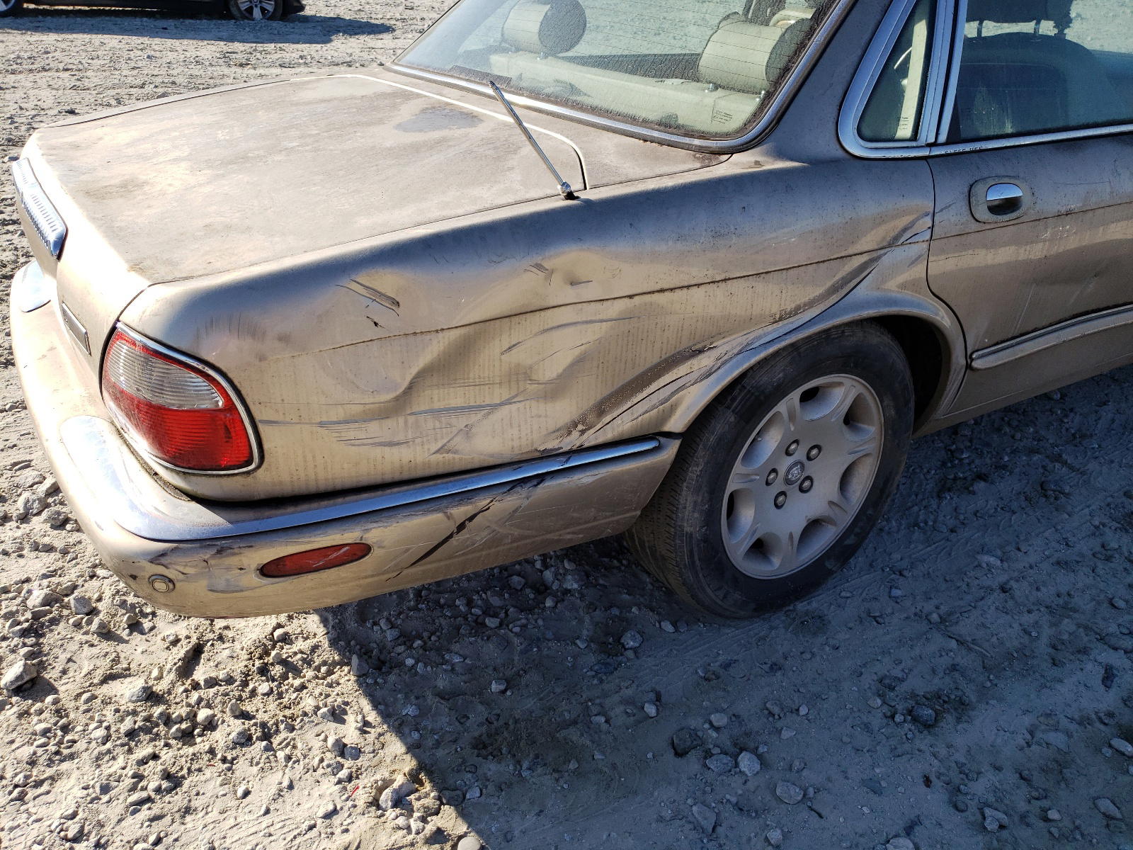 Photo 9 from auction – 2002 JAGUAR VANDENPLAS with VIN SAJDA24C02LF40226