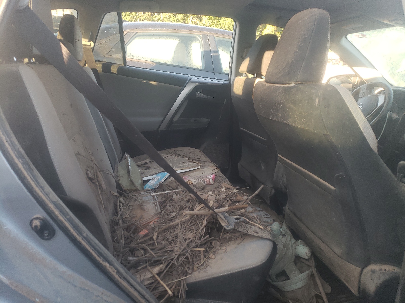 Photo 6 from auction – 2018 TOYOTA RAV4 ADVEN with VIN JTMRFREV7JJ232217